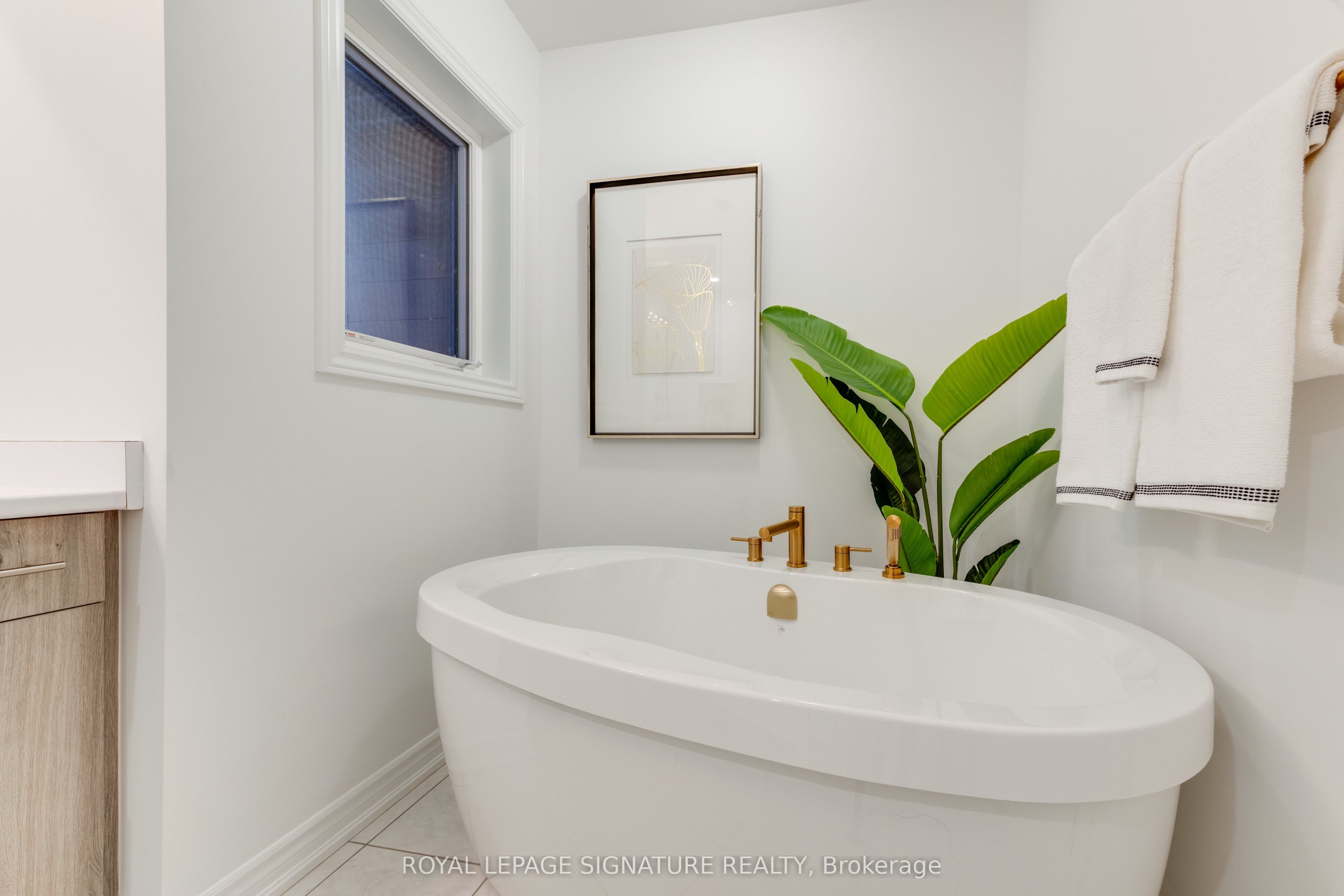 15 Mountainside Crescent Property Photo 26
