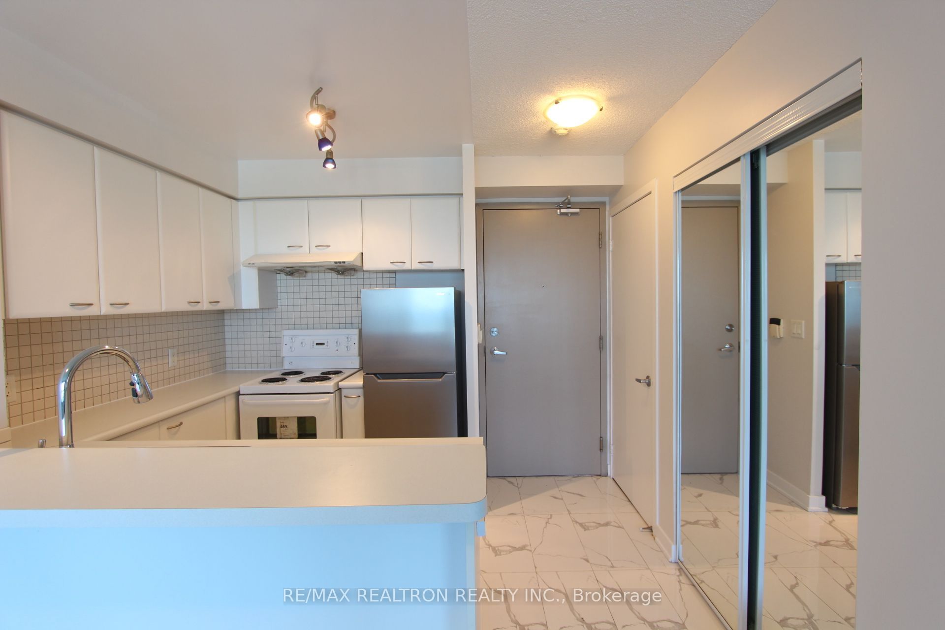 36 Lee Centre Drive 2906 Property Photo 2