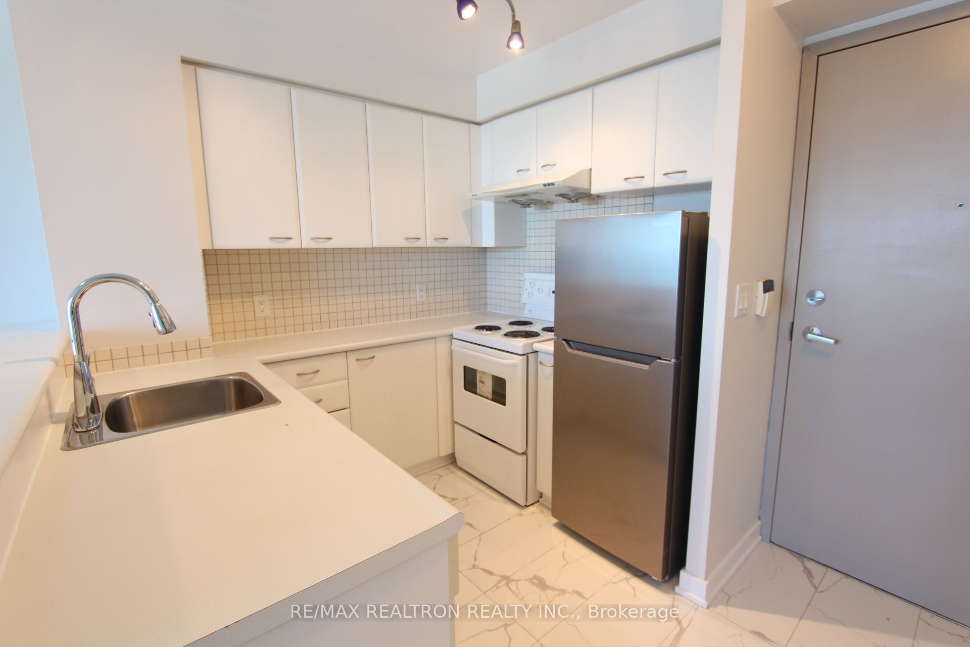 36 Lee Centre Drive 2906 Property Photo 4