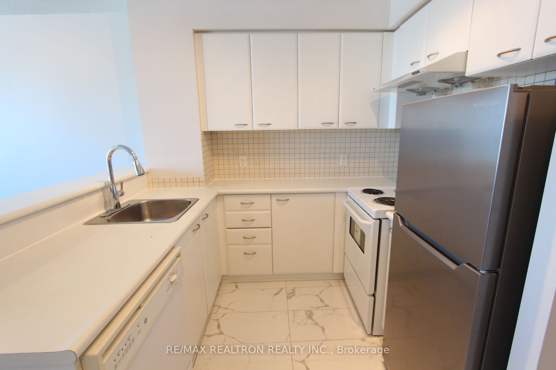 36 Lee Centre Drive 2906 Property Photo 5