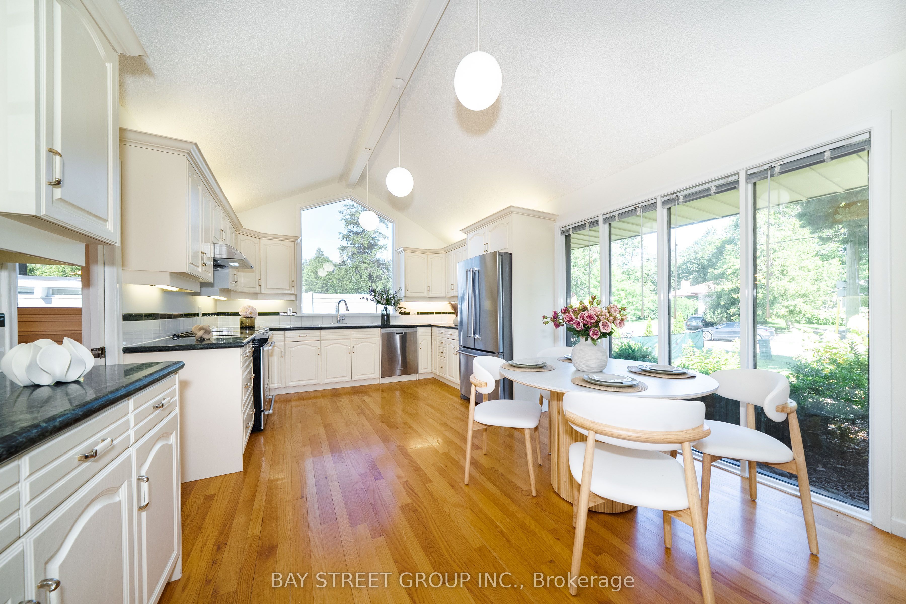 441 Guildwood Parkway Property Photo 7