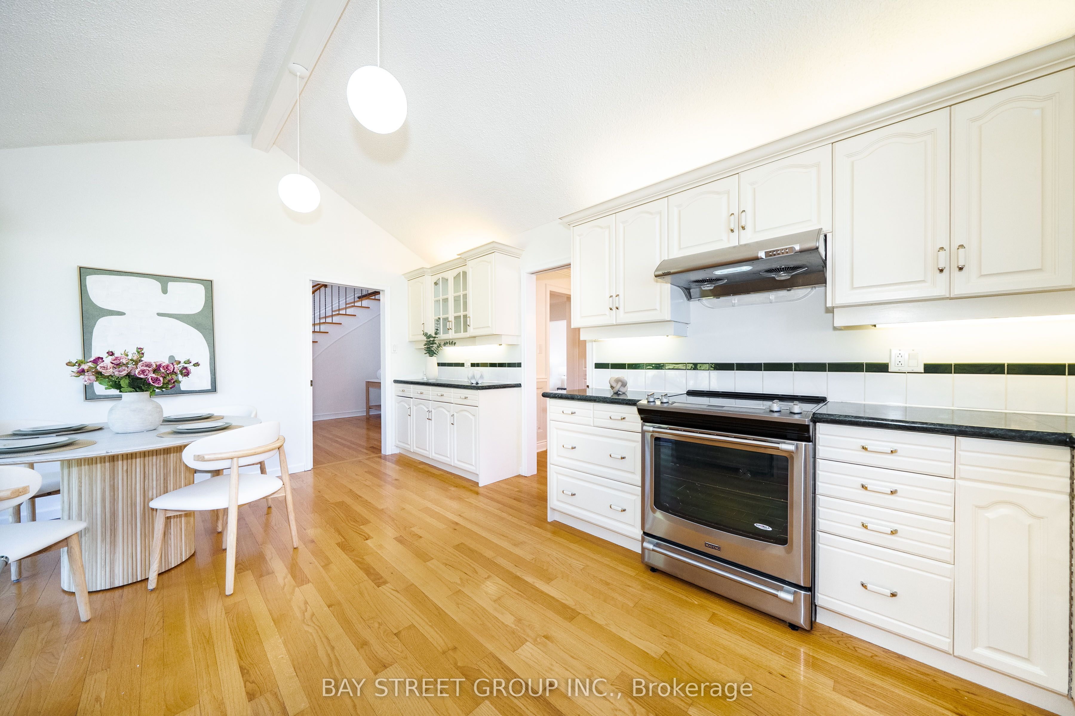 441 Guildwood Parkway Property Photo 8