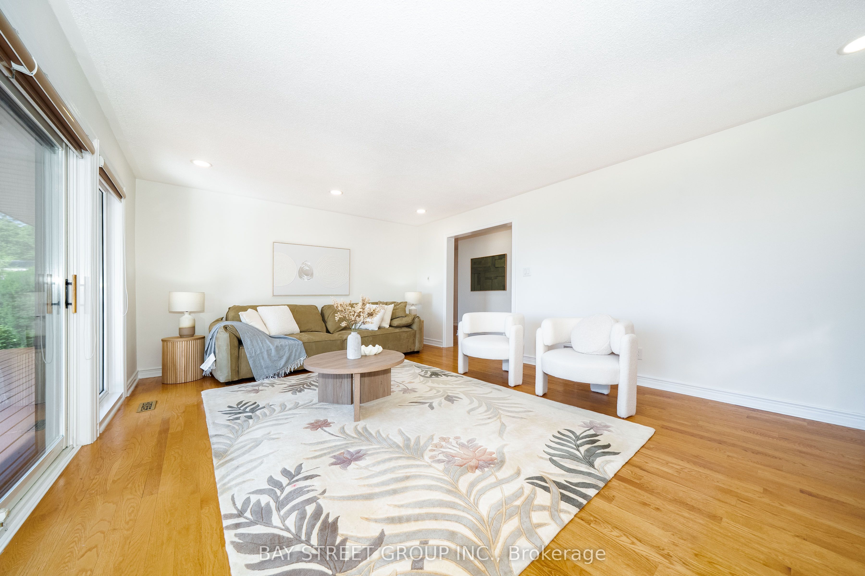 441 Guildwood Parkway Property Photo 17