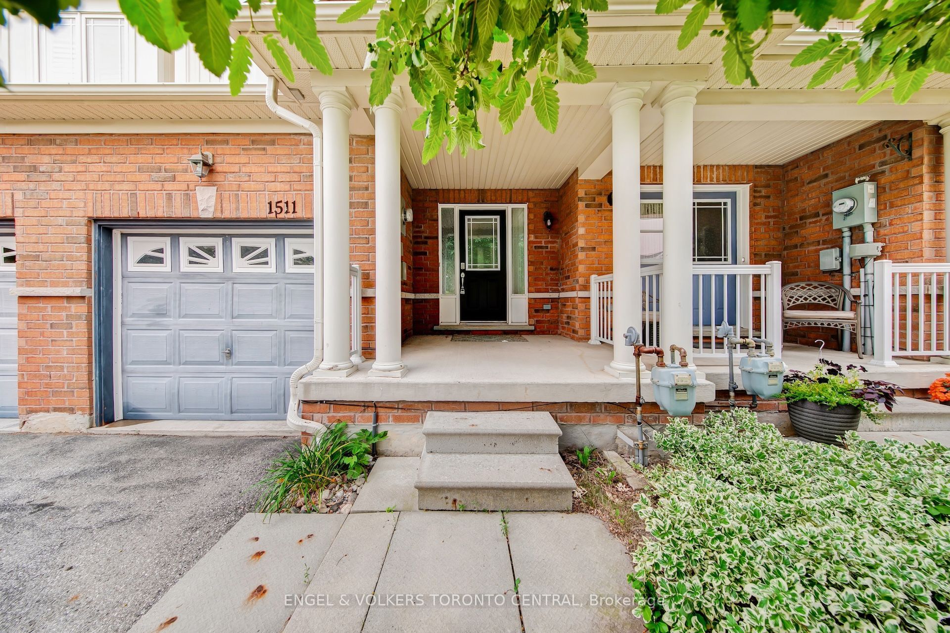 1511 Glenbourne Drive Property Photo 1