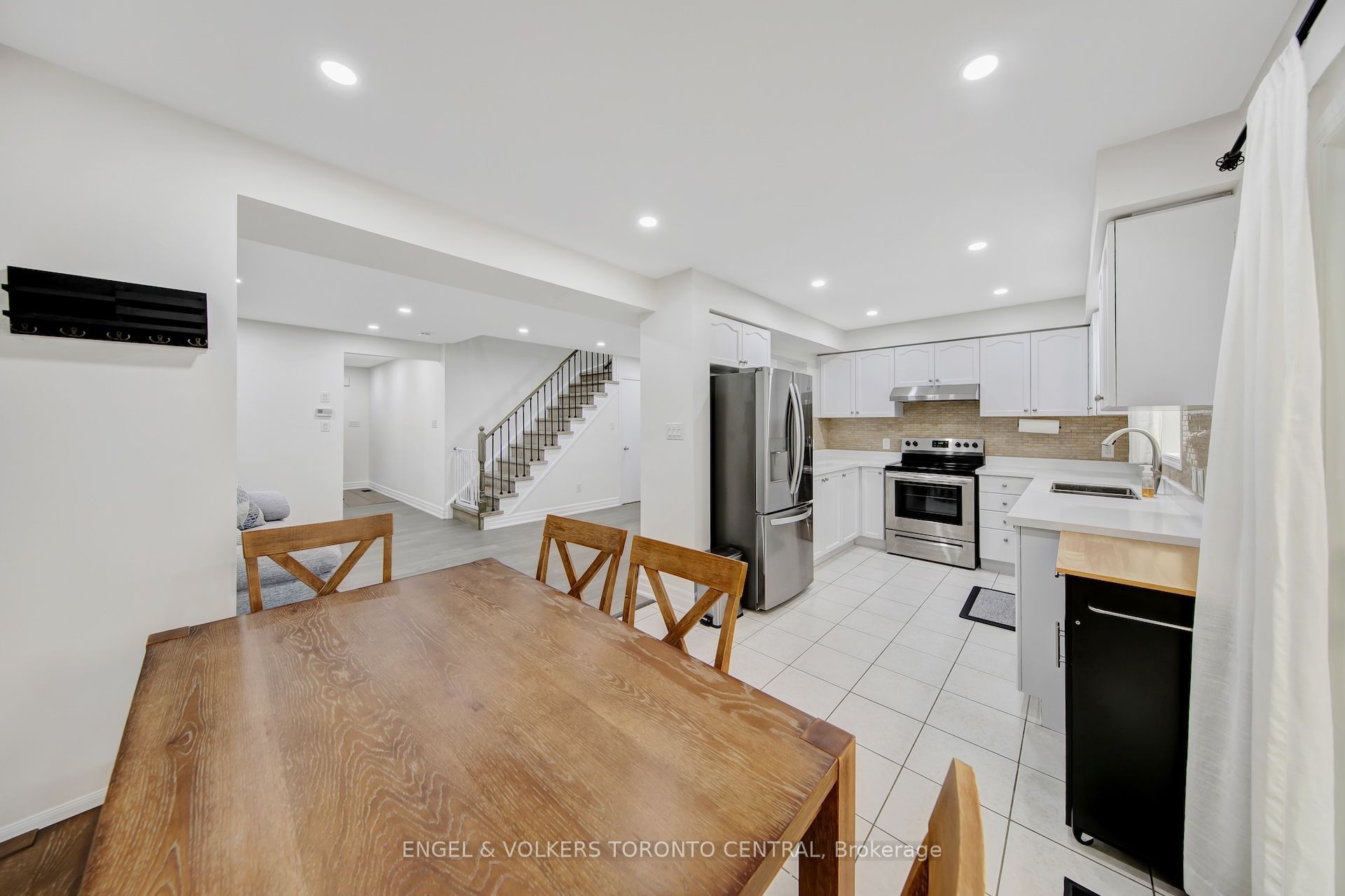 1511 Glenbourne Drive Property Photo 7