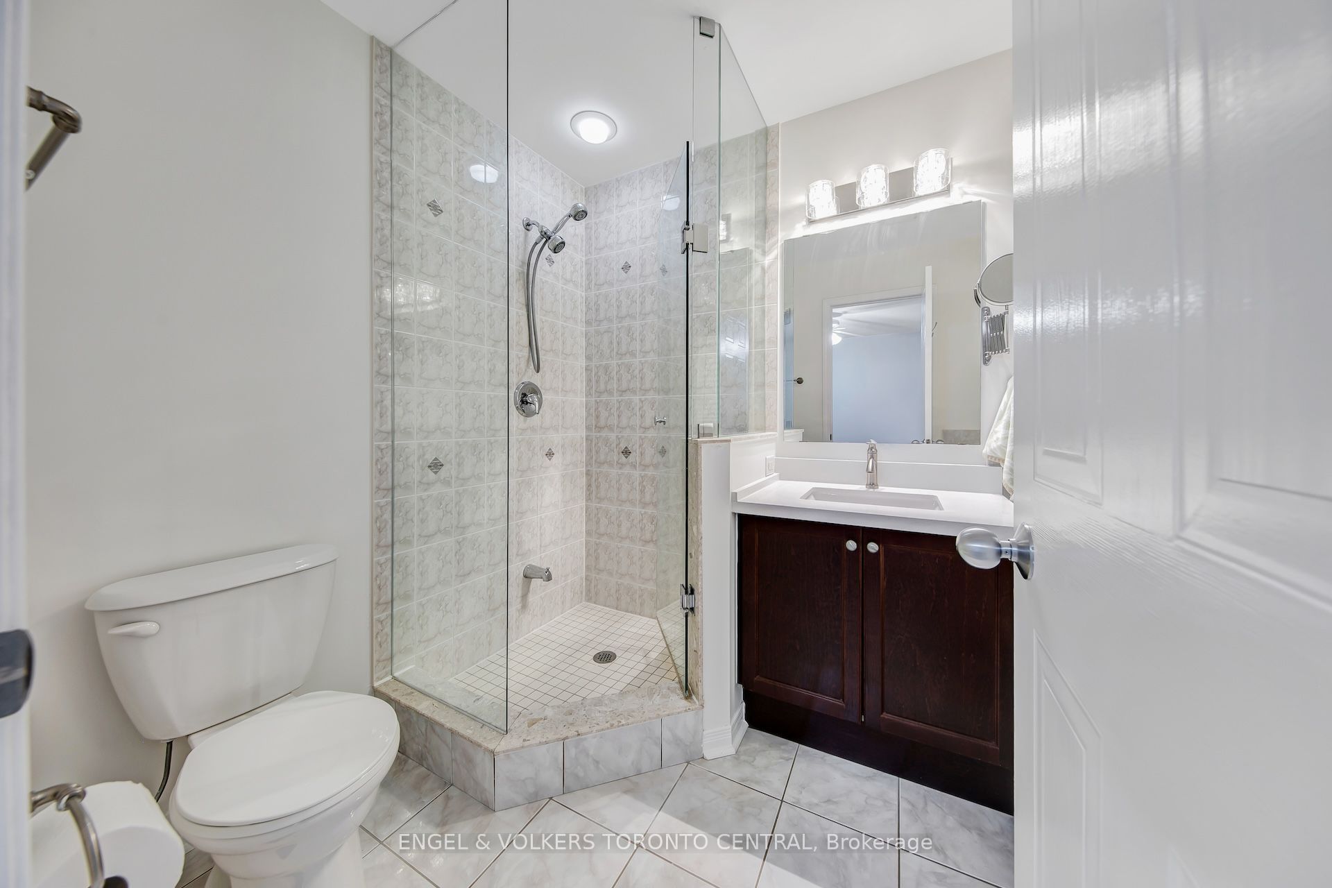 1511 Glenbourne Drive Property Photo 10