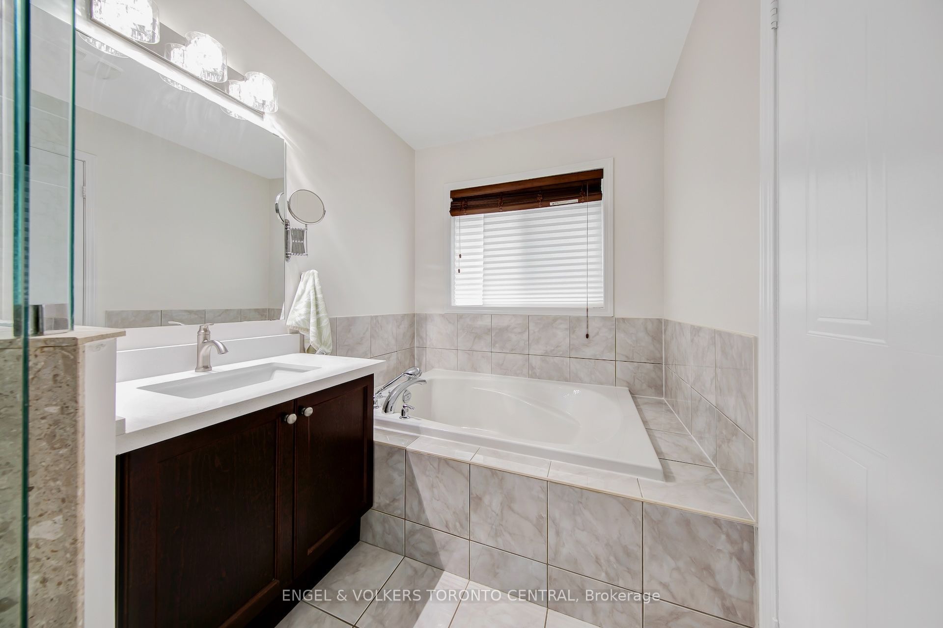 1511 Glenbourne Drive Property Photo 11