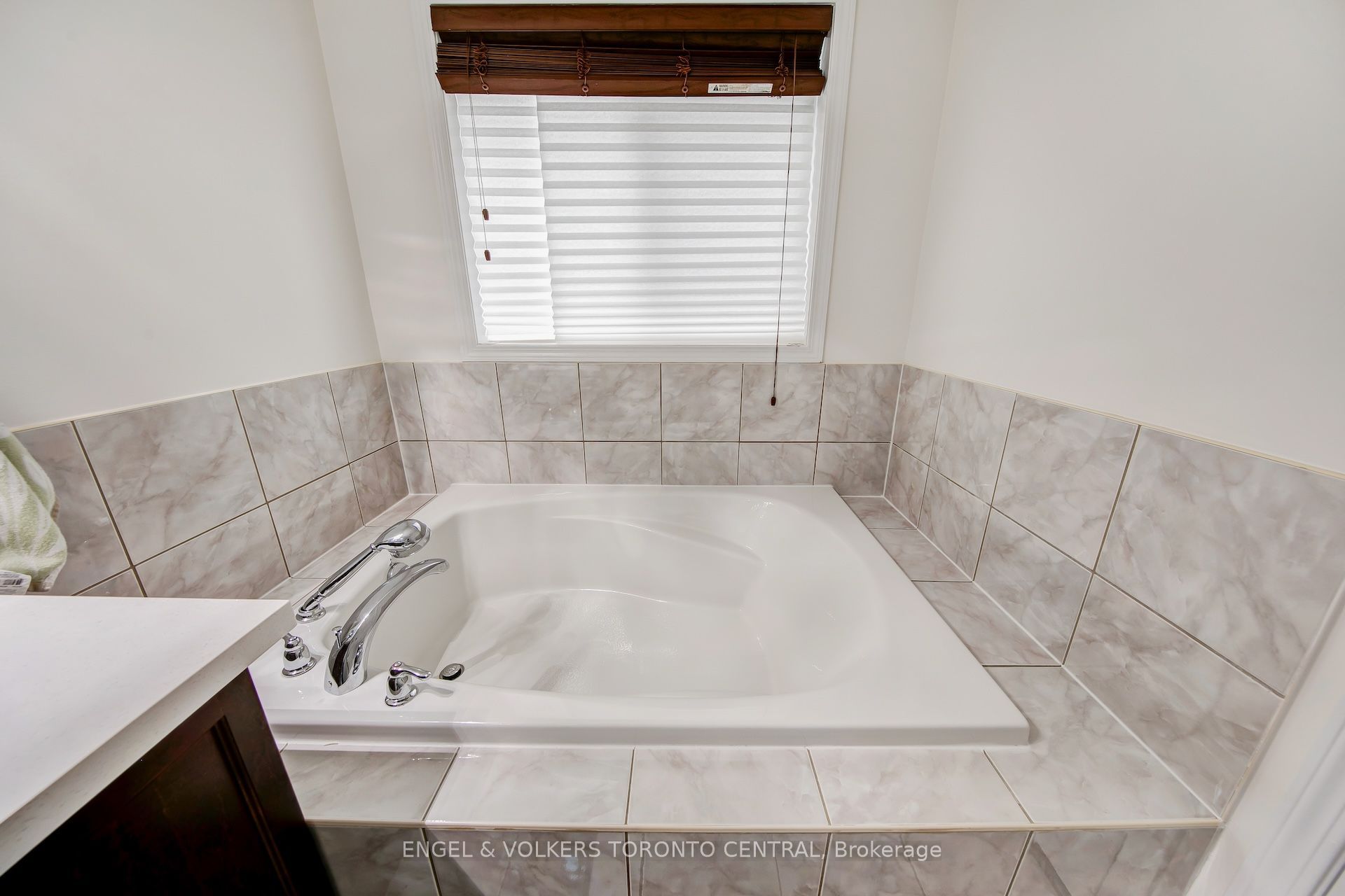1511 Glenbourne Drive Property Photo 12