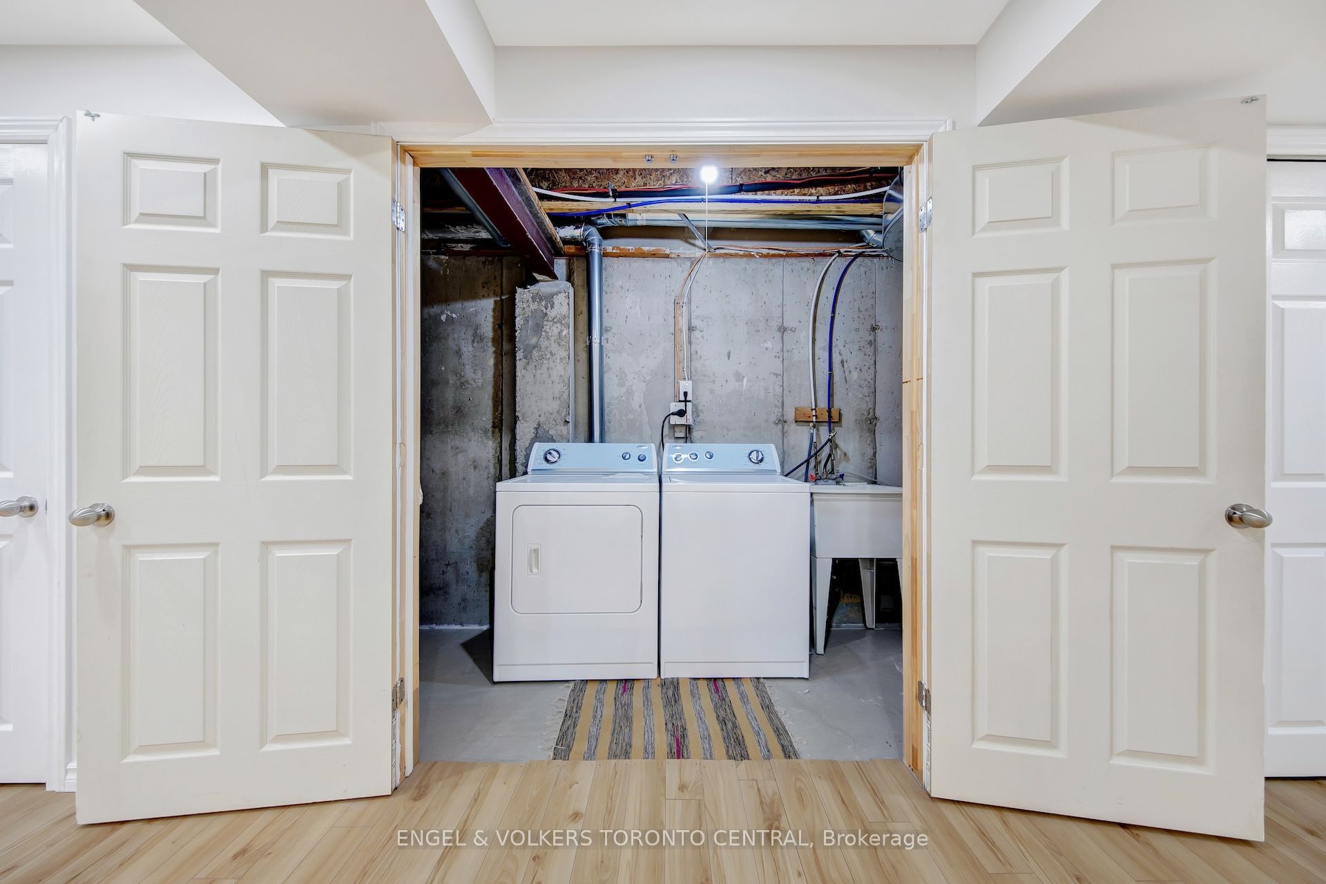 1511 Glenbourne Drive Property Photo 20