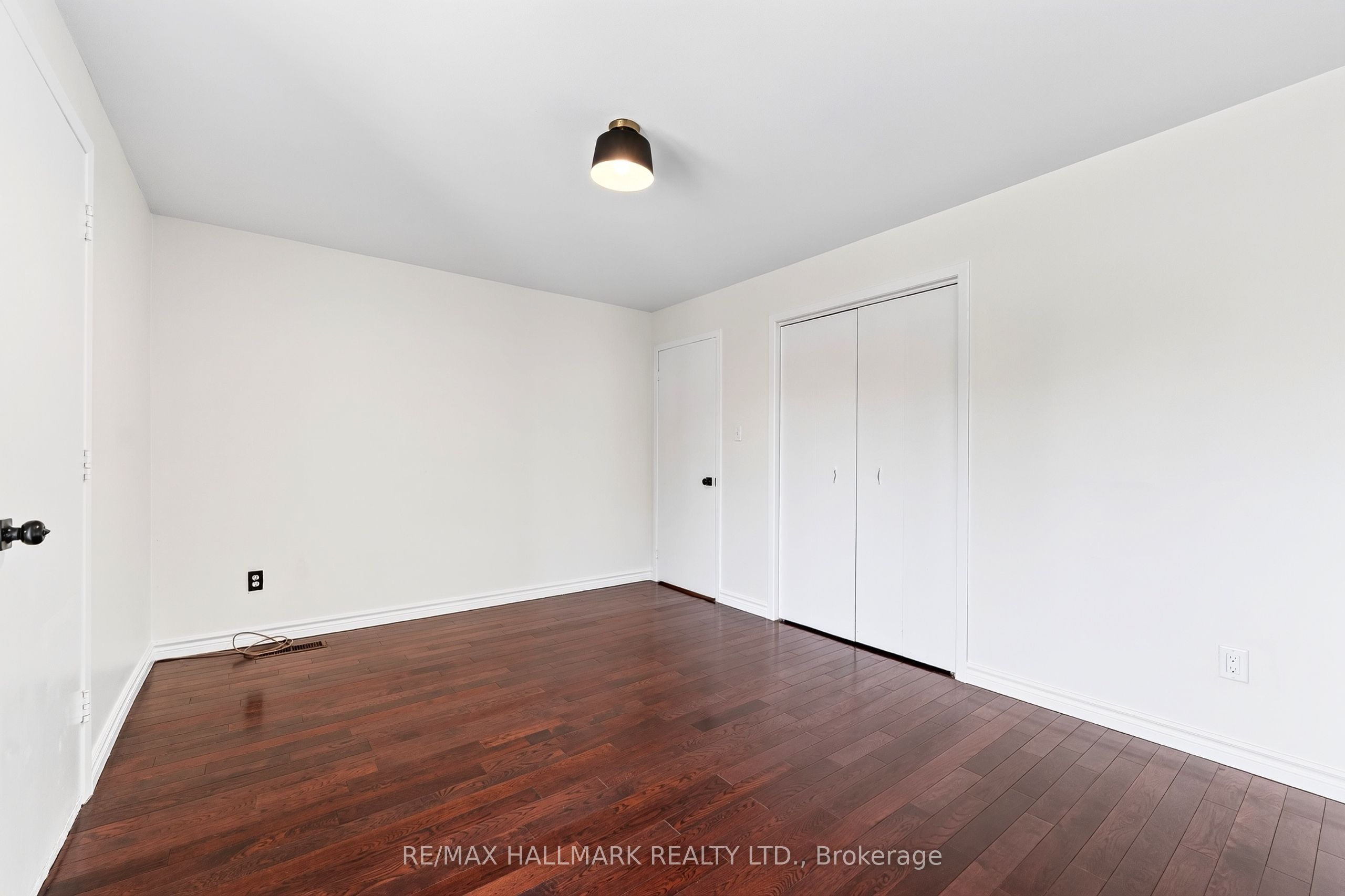 402 Kingston Road Upper / 2nd Property Photo 12