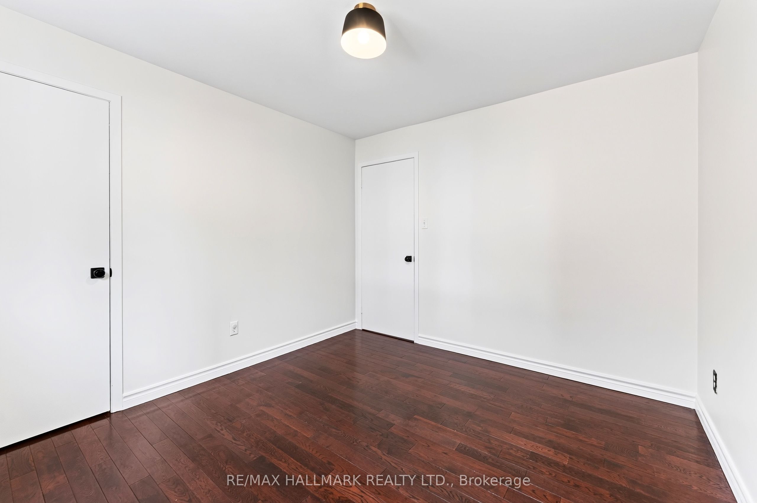 402 Kingston Road Upper / 2nd Property Photo 16