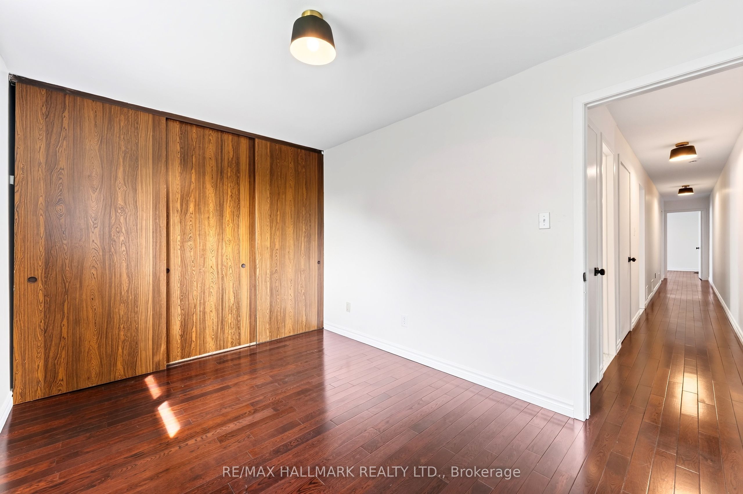 402 Kingston Road Upper / 2nd Property Photo 20