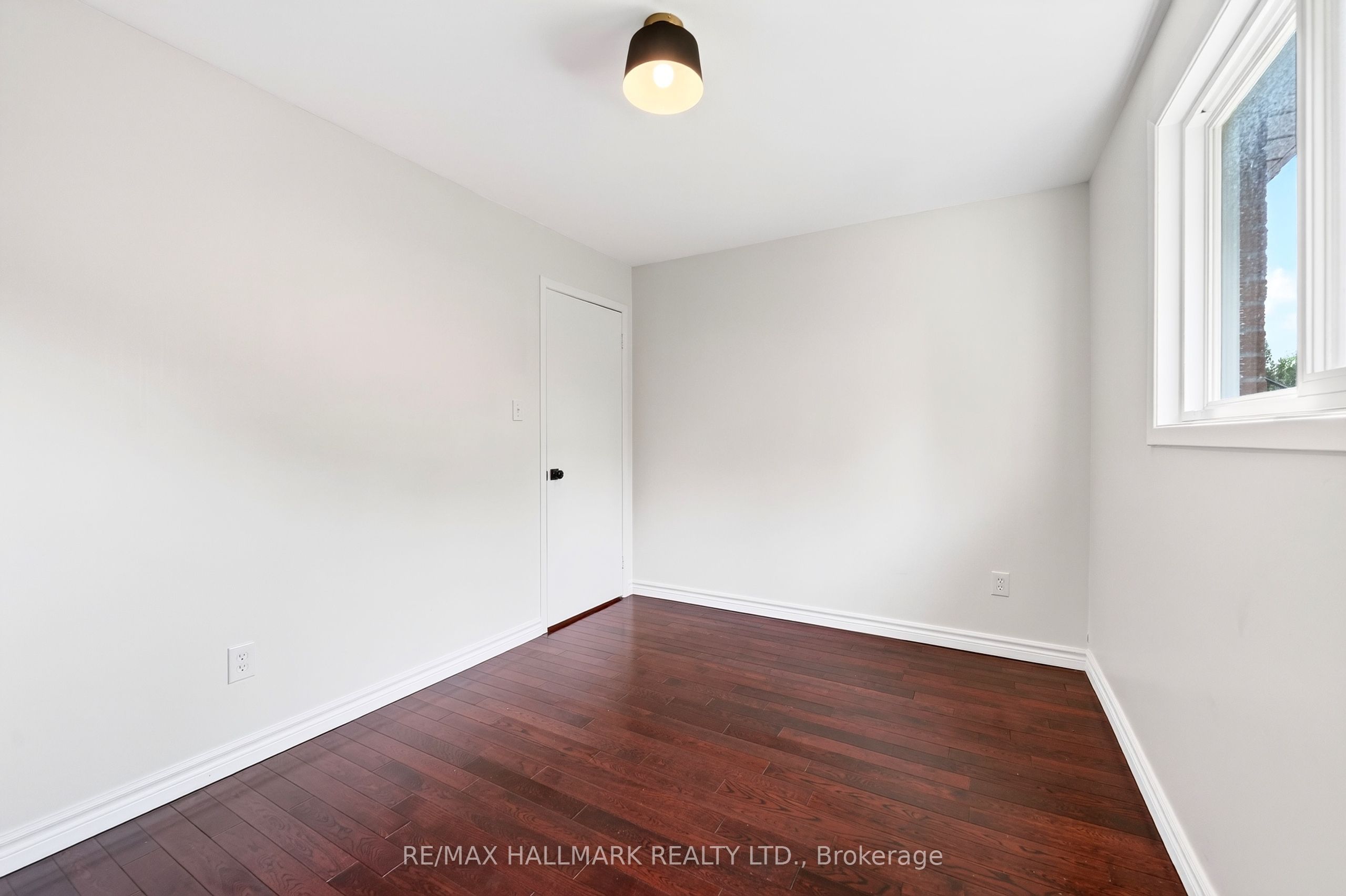 402 Kingston Road Upper / 2nd Property Photo 21