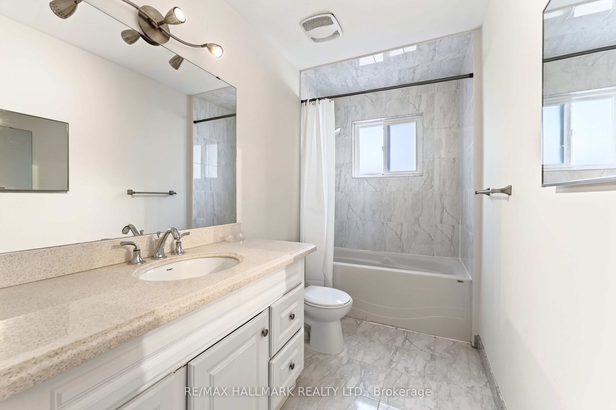 402 Kingston Road Upper / 2nd Property Photo 22