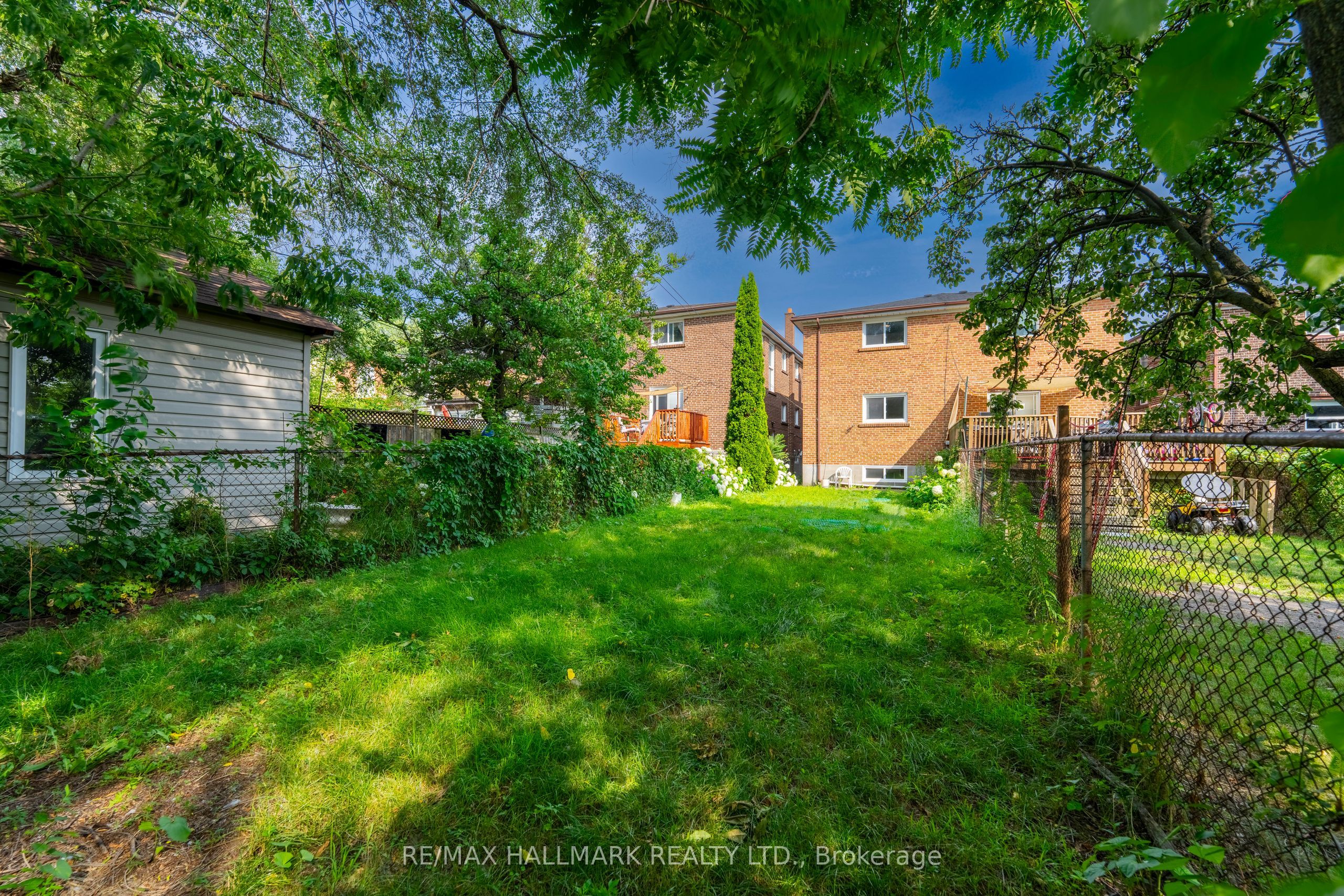 402 Kingston Road Upper / 2nd Property Photo 28