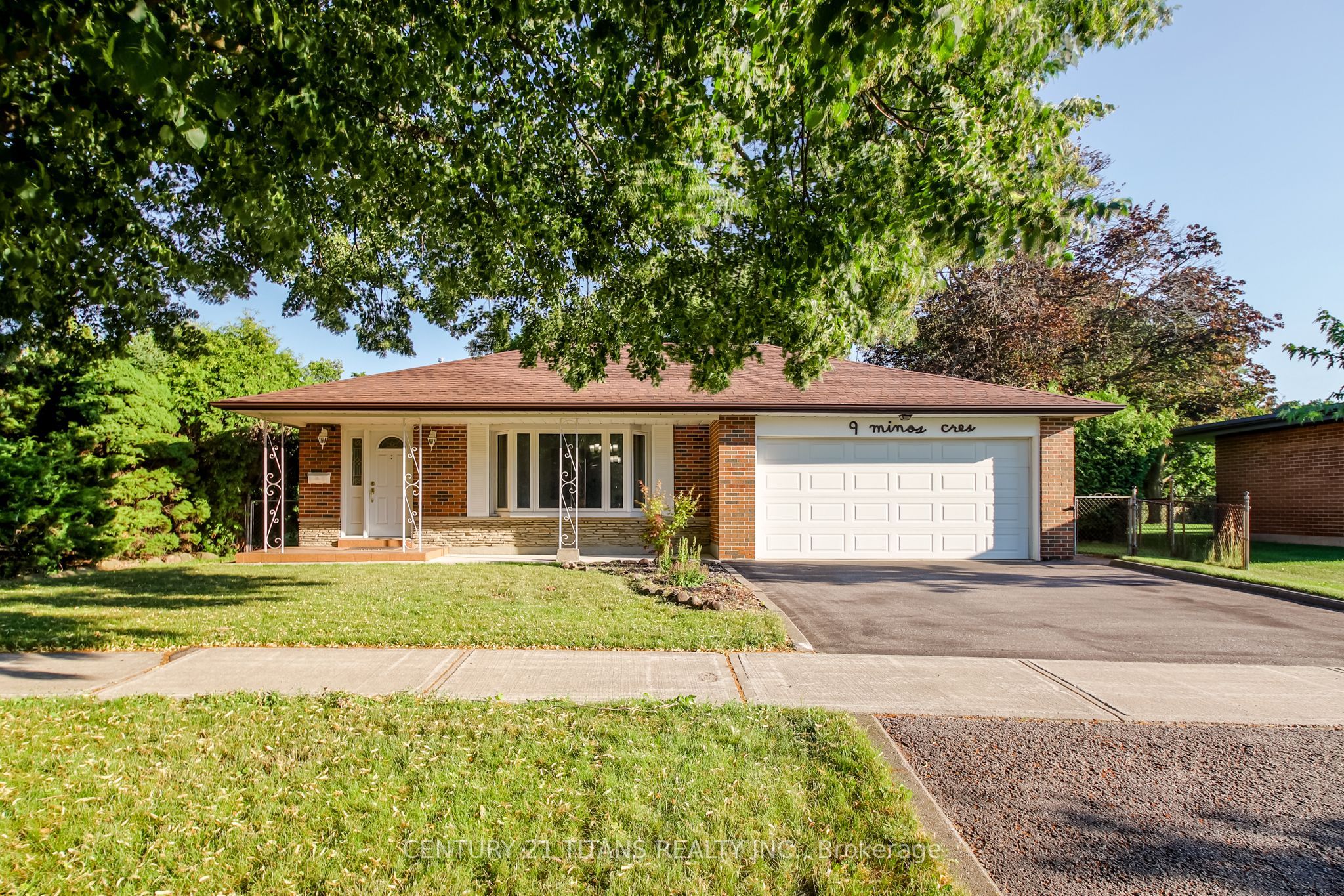 9 Minos Crescent Property Photo 1