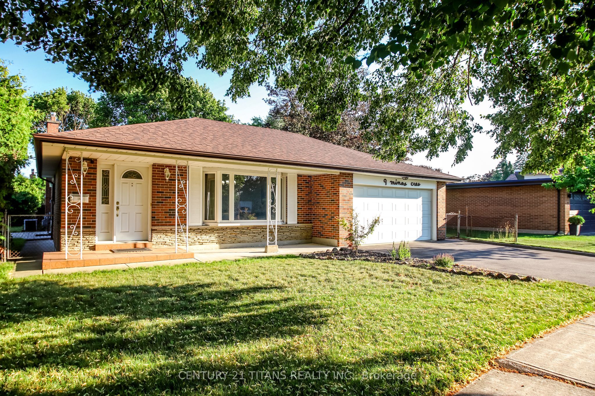 9 Minos Crescent Property Photo 2