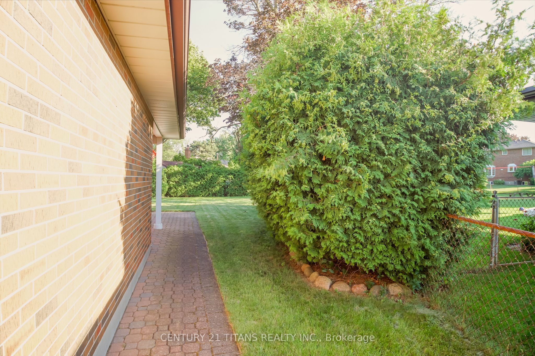 9 Minos Crescent Property Photo 4