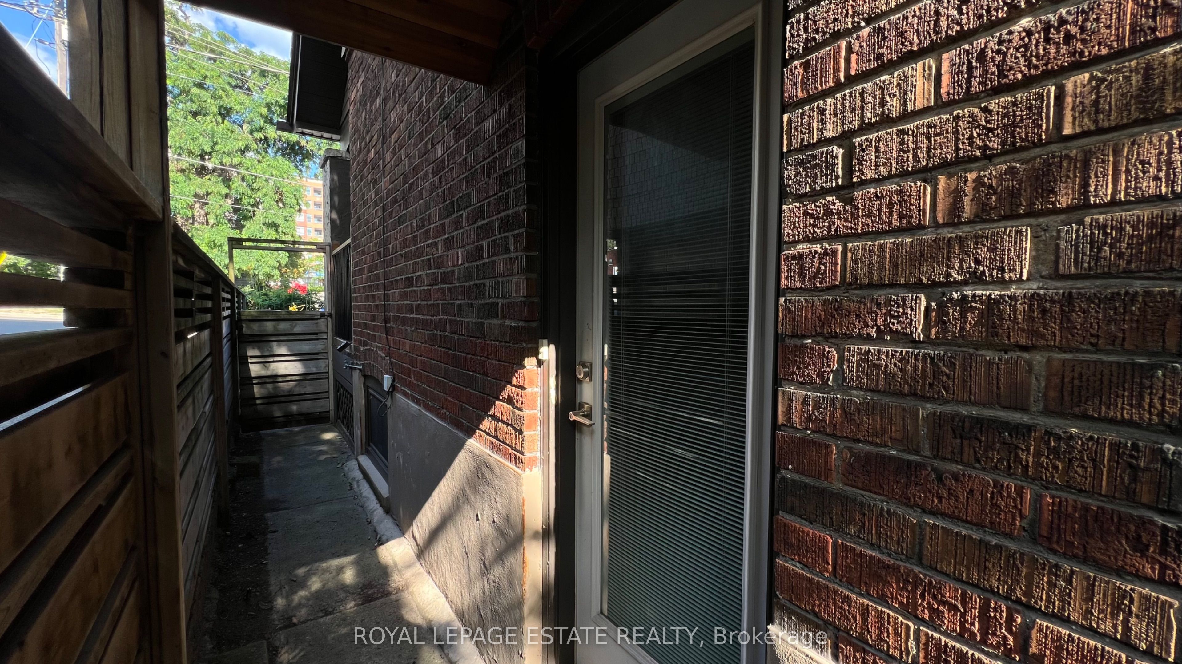 372 Victoria Park Avenue Property Photo 3