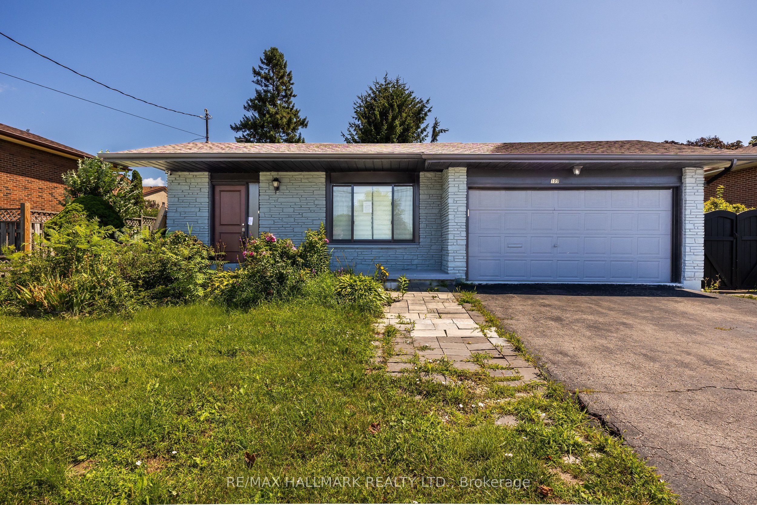 109 Thickson Road S Property Photo 2