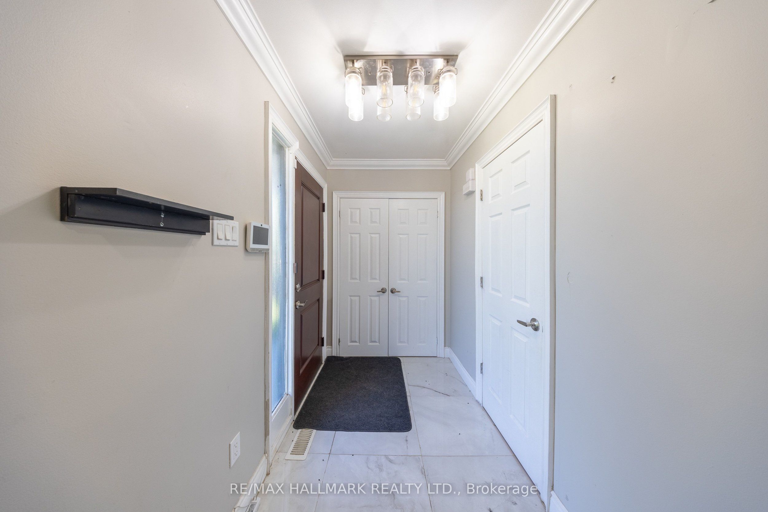 109 Thickson Road S Property Photo 7