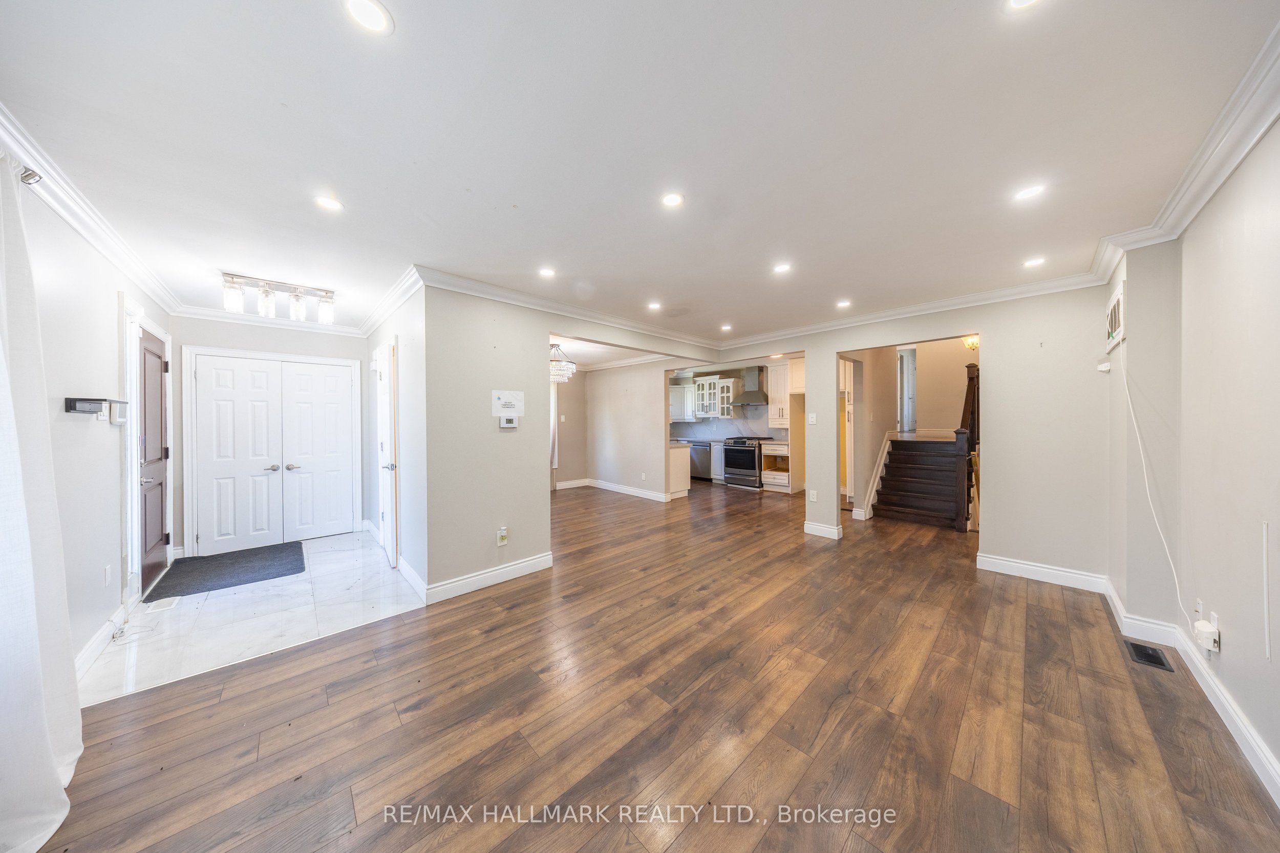 109 Thickson Road S Property Photo 11