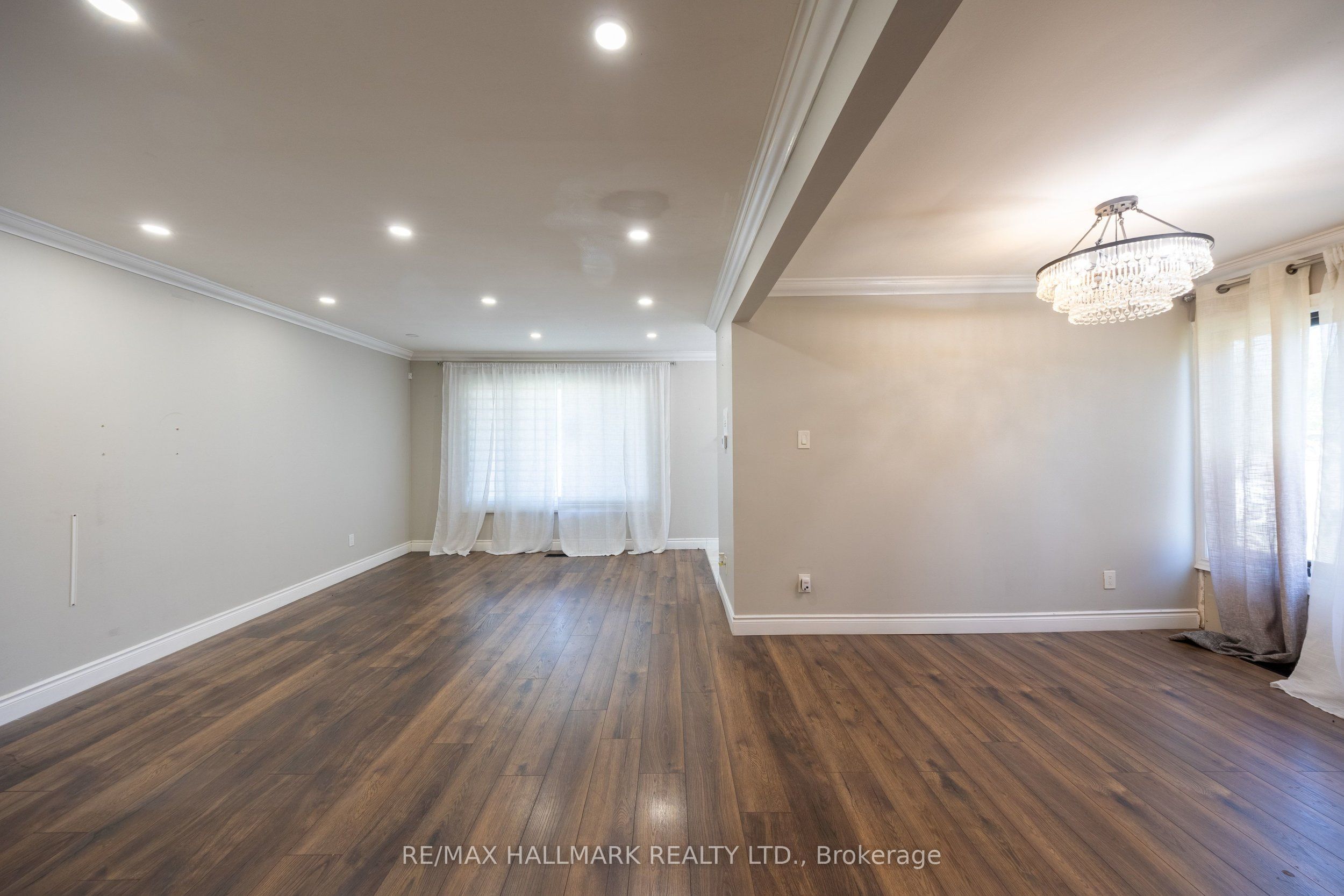 109 Thickson Road S Property Photo 15