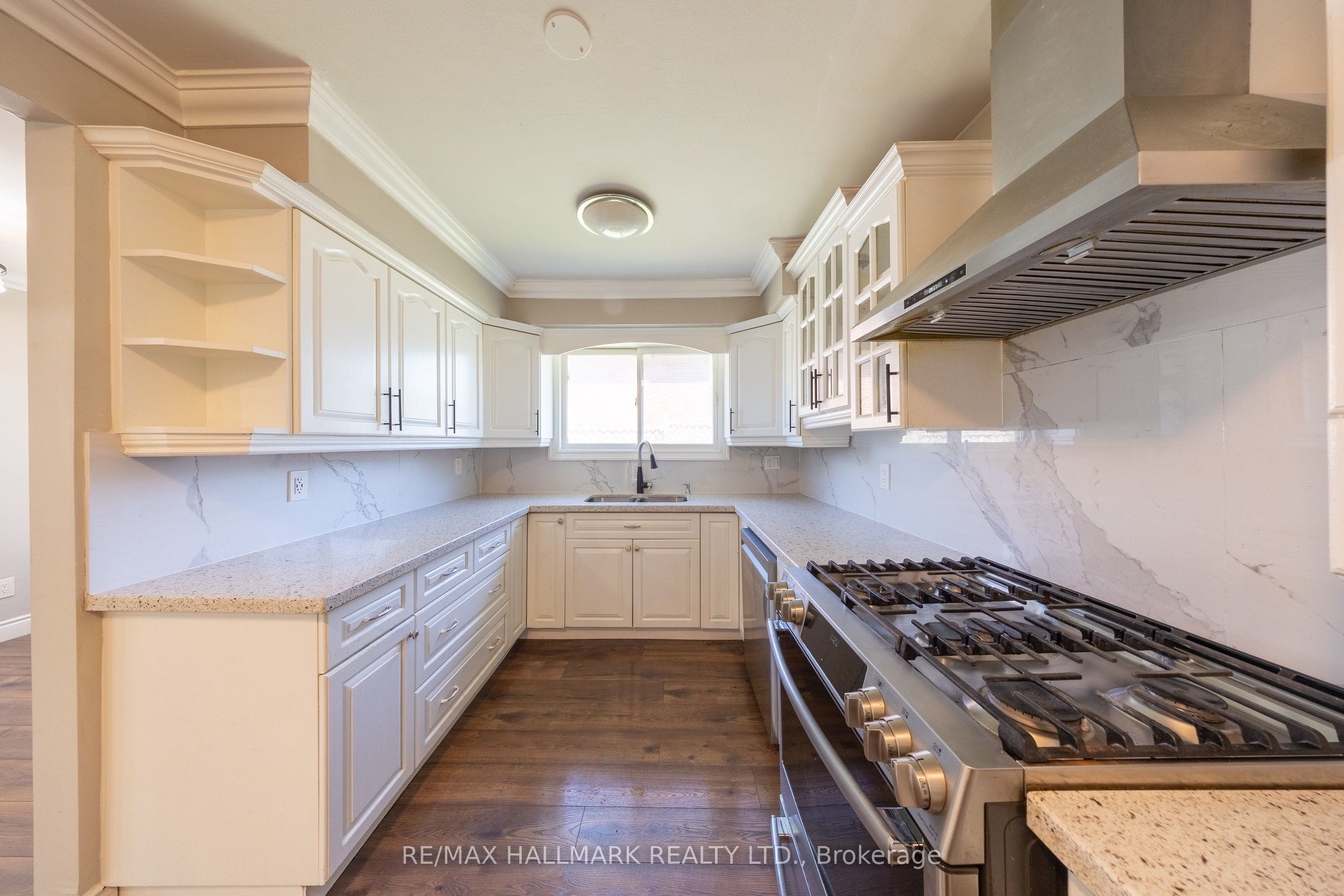 109 Thickson Road S Property Photo 17