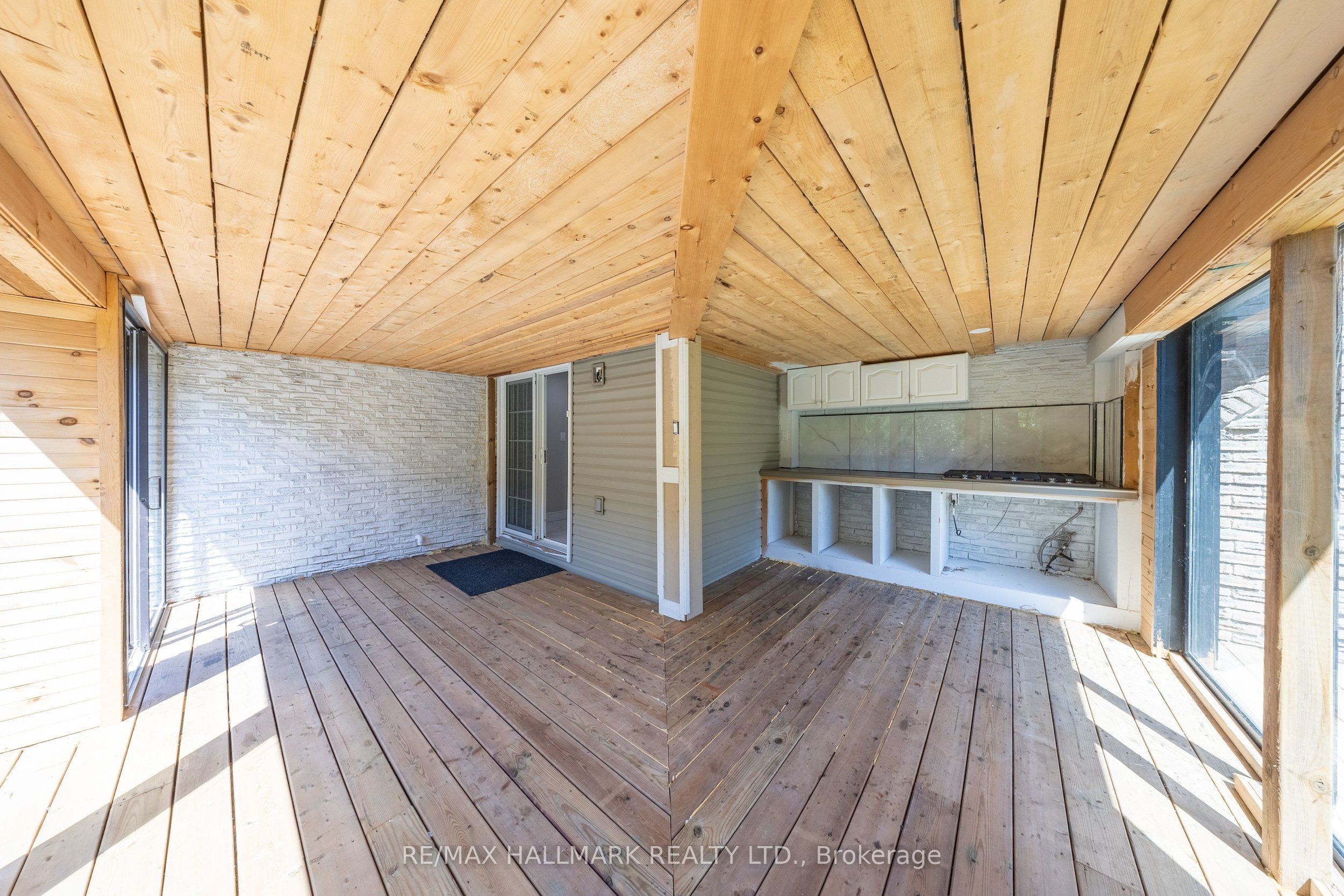 109 Thickson Road S Property Photo 24