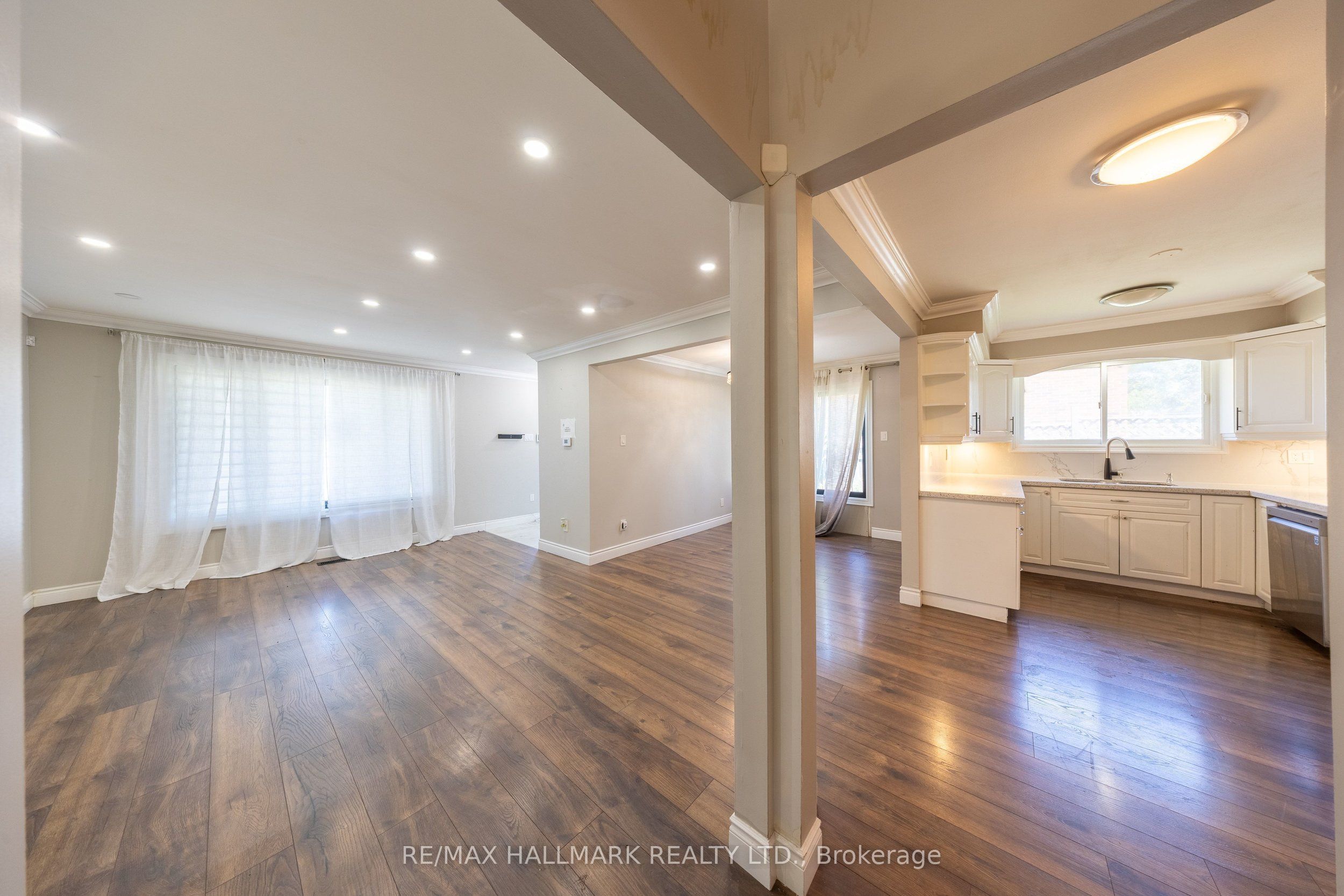 109 Thickson Road S Property Photo 26