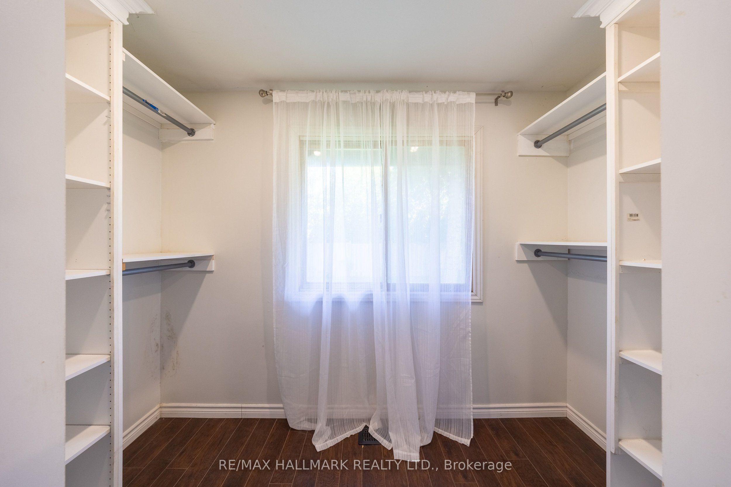 109 Thickson Road S Property Photo 35