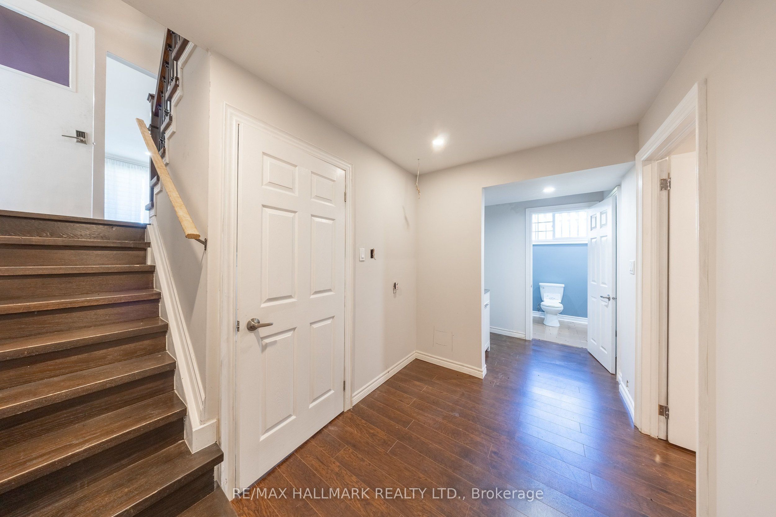 109 Thickson Road S Property Photo 36