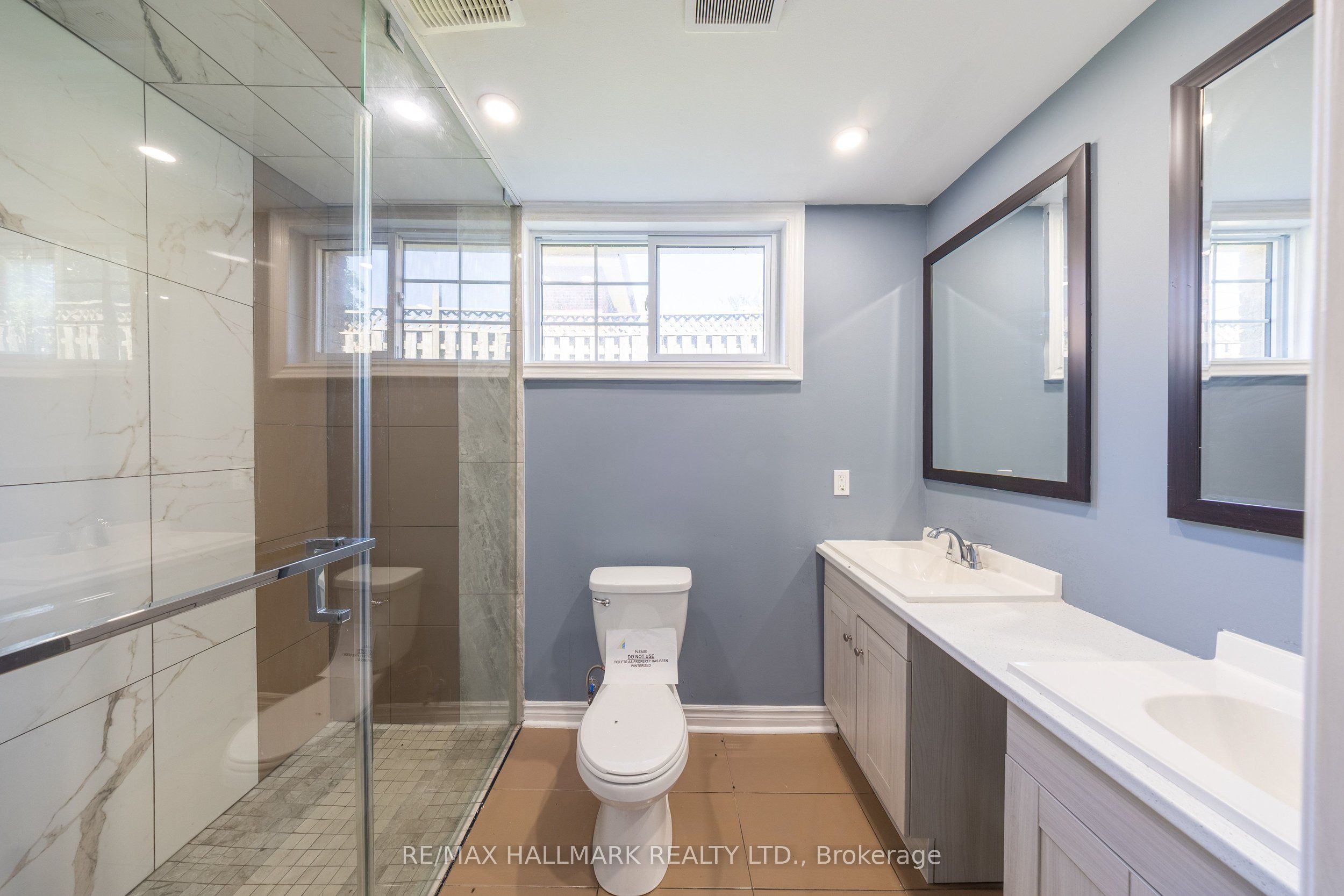 109 Thickson Road S Property Photo 38