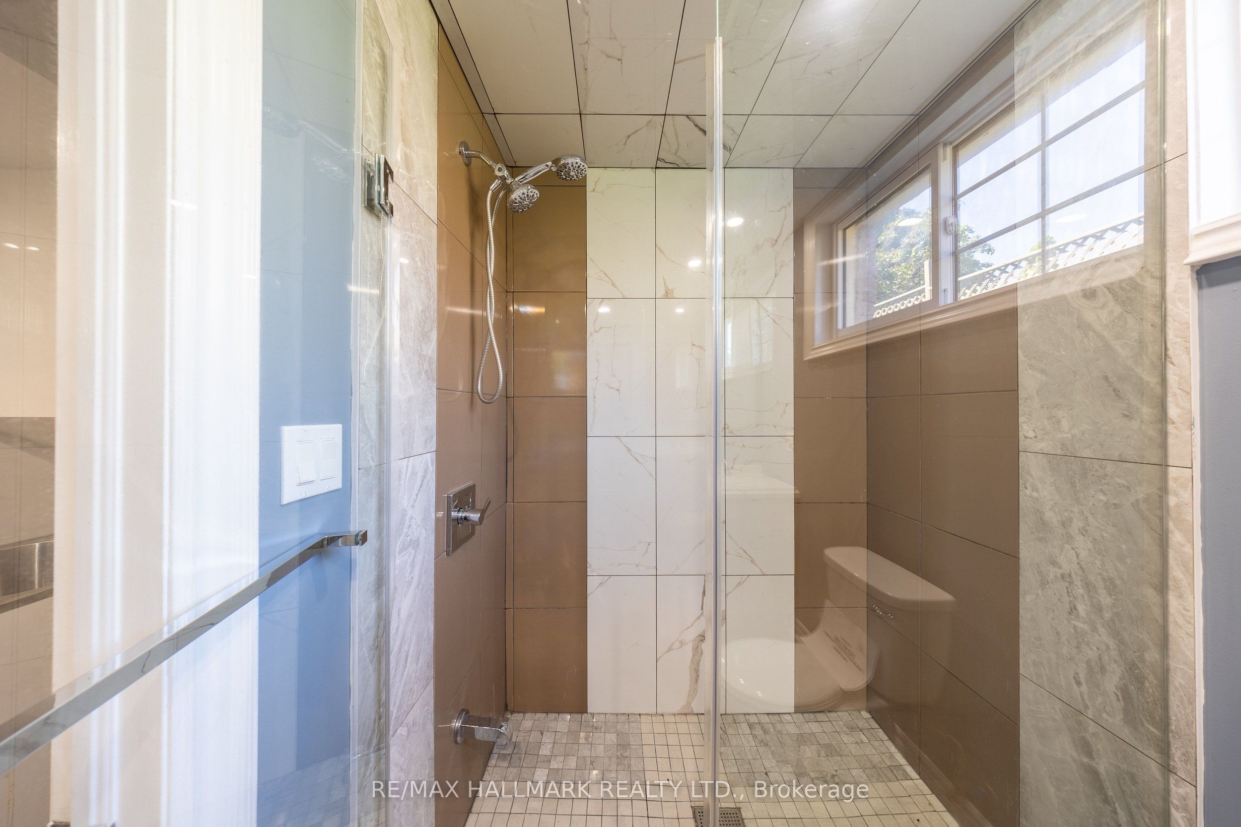 109 Thickson Road S Property Photo 39