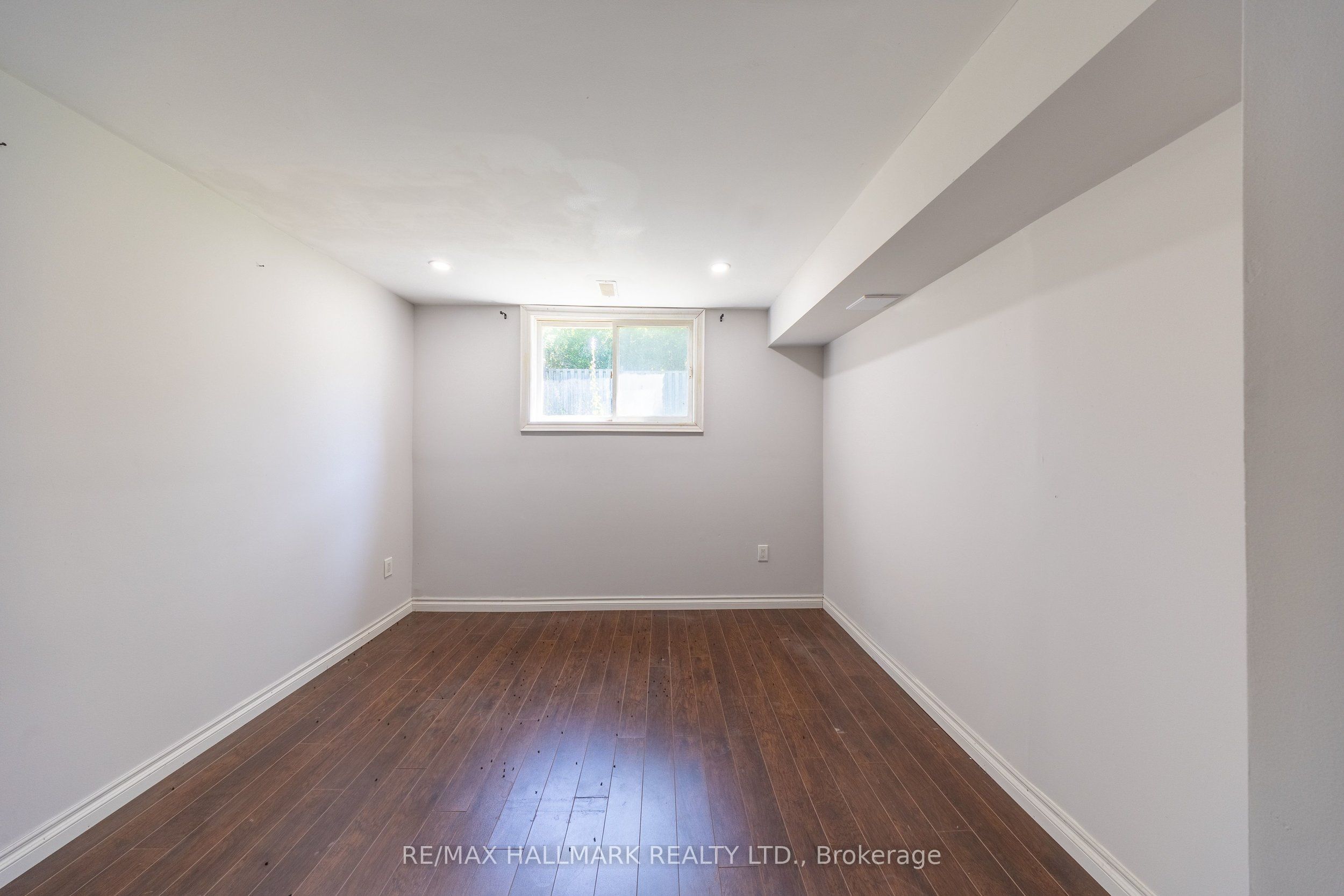 109 Thickson Road S Property Photo 40
