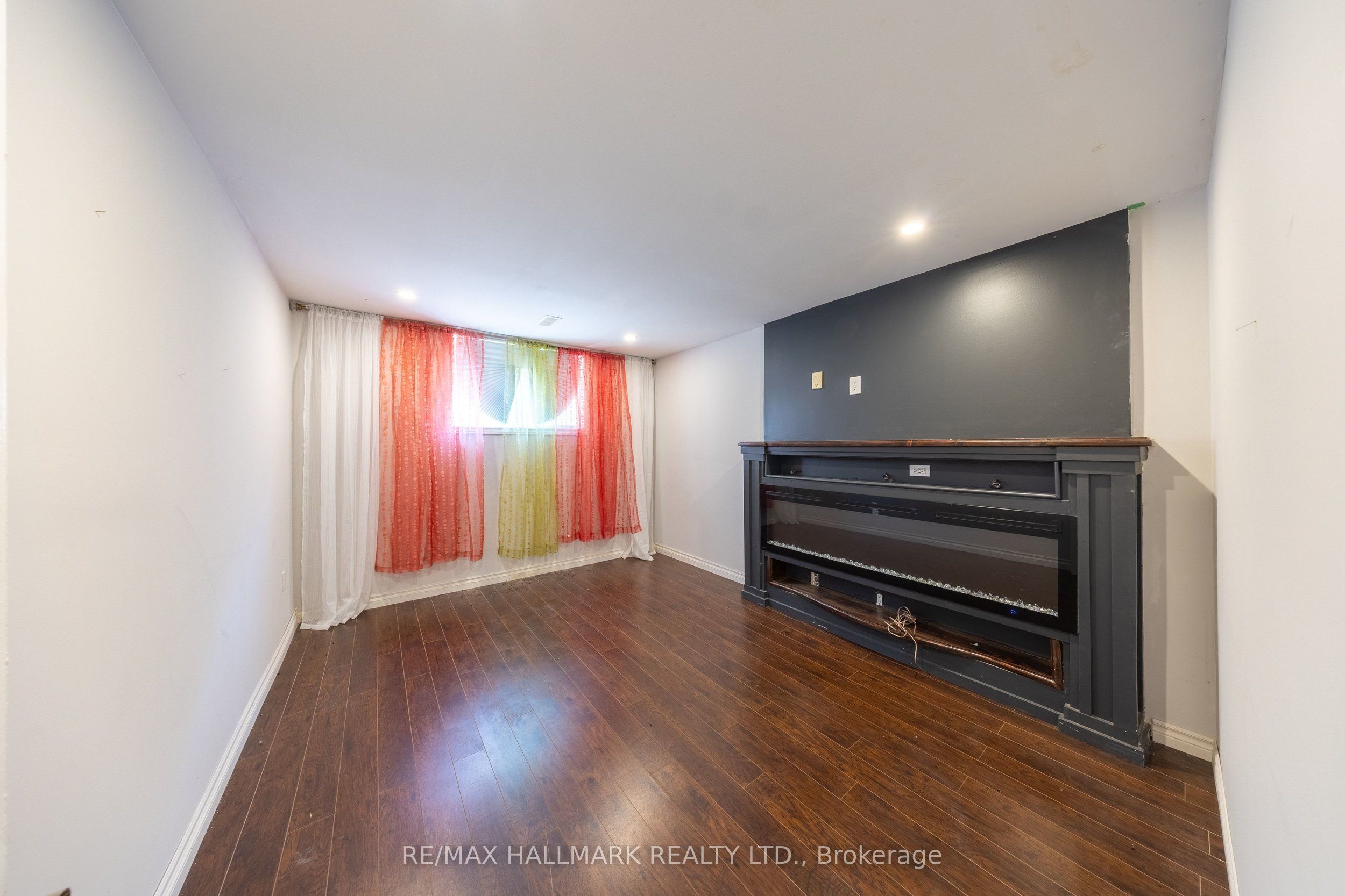 109 Thickson Road S Property Photo 41