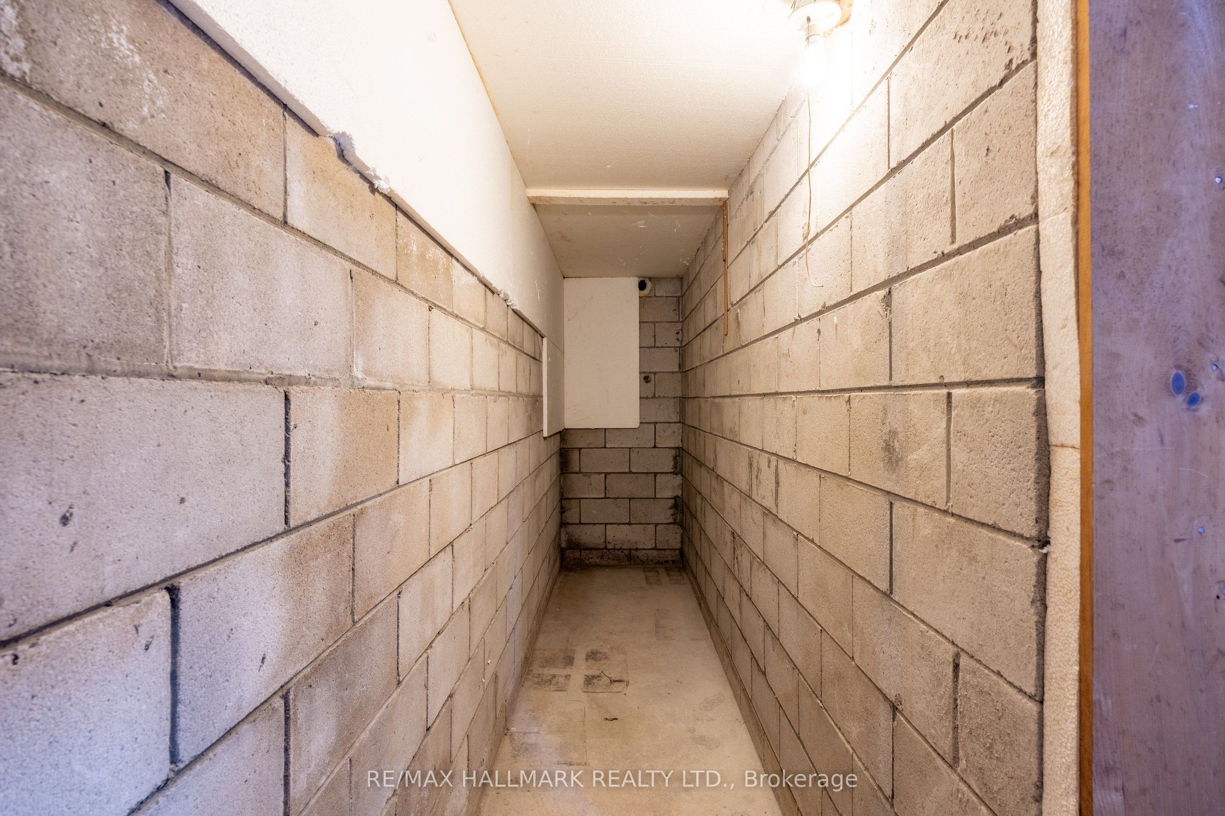 109 Thickson Road S Property Photo 44