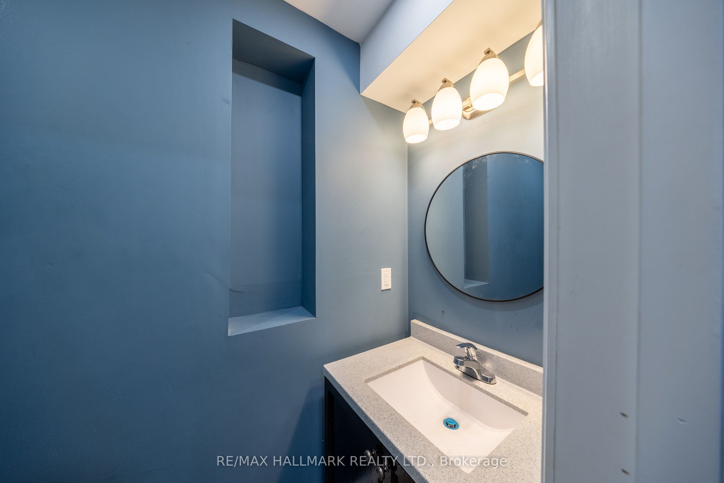 109 Thickson Road S Property Photo 45