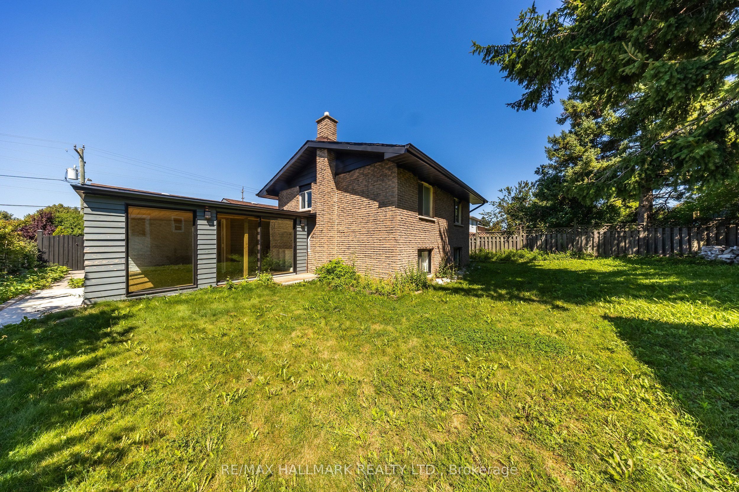 109 Thickson Road S Property Photo 47