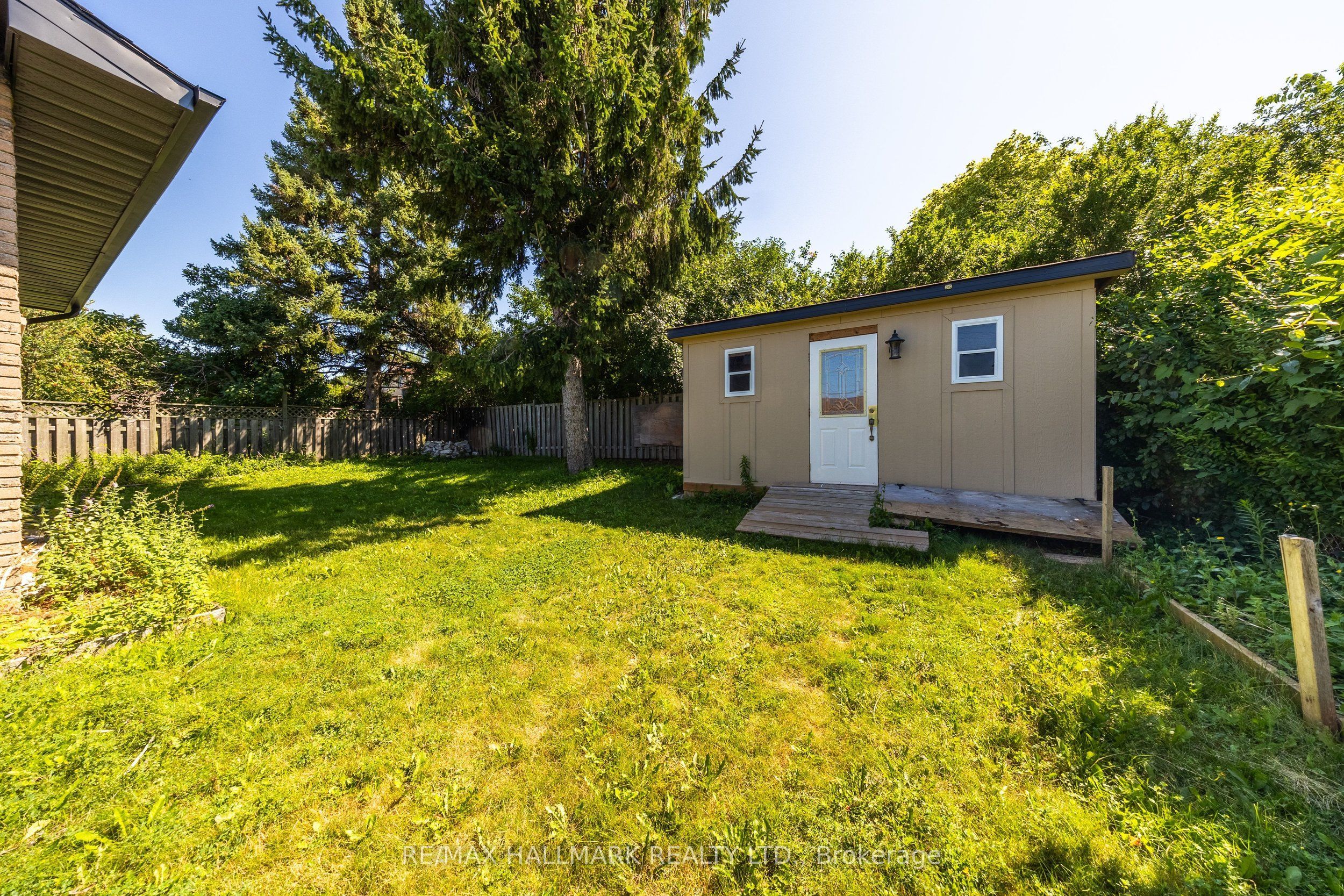 109 Thickson Road S Property Photo 49