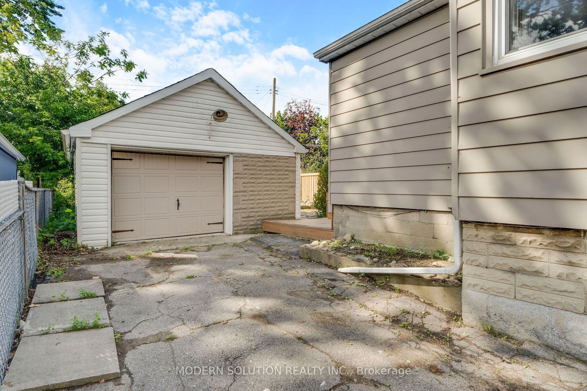 31 Elm Street Property Photo 41