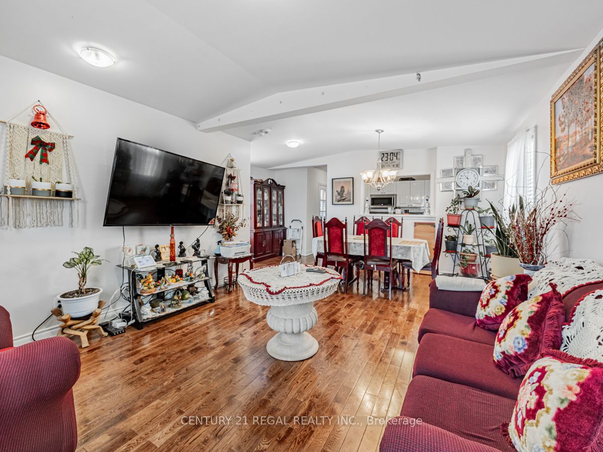 160 Bruce Street Property Photo 6