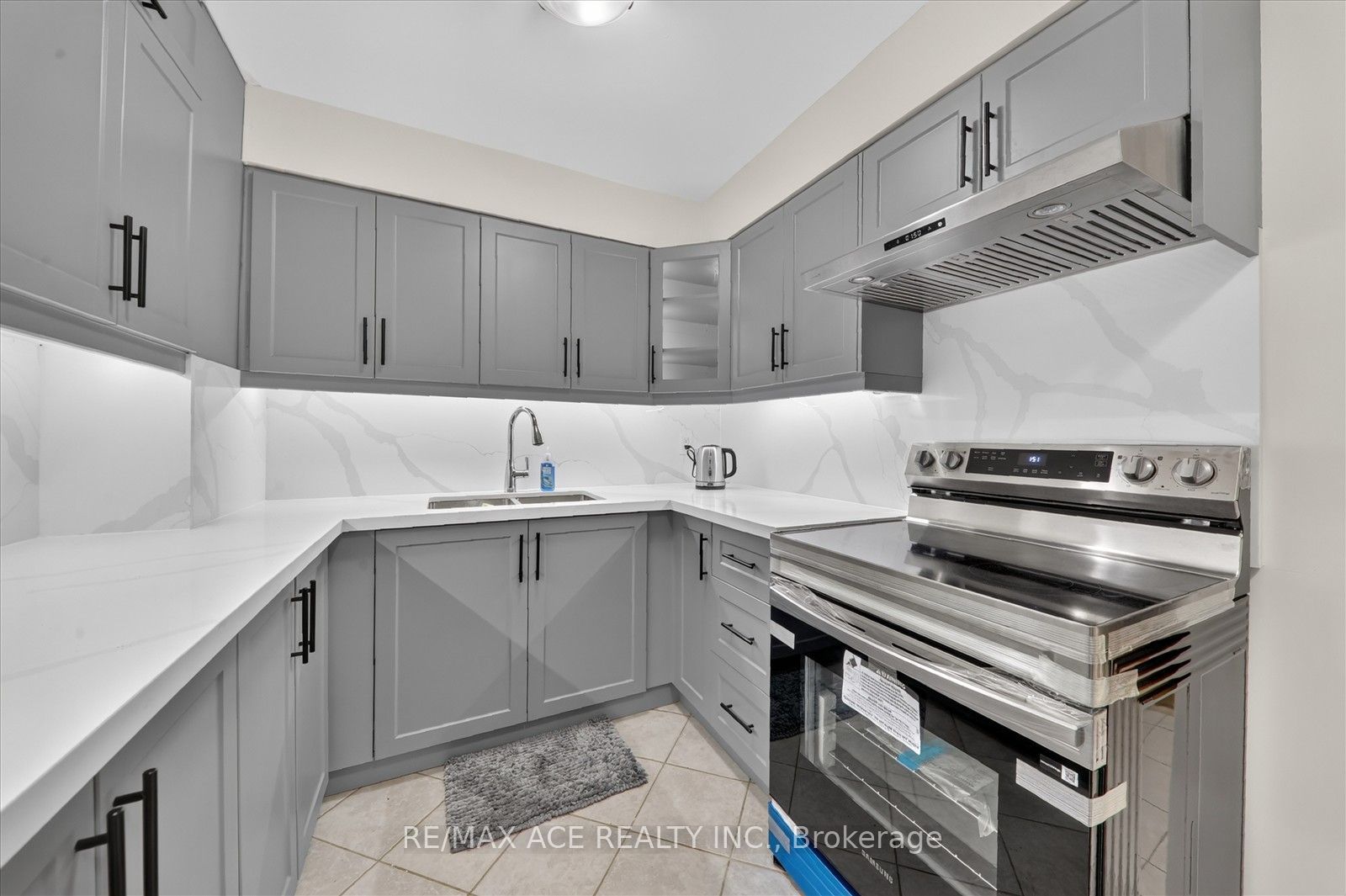 15 Sewells Road 201 Property Photo 19