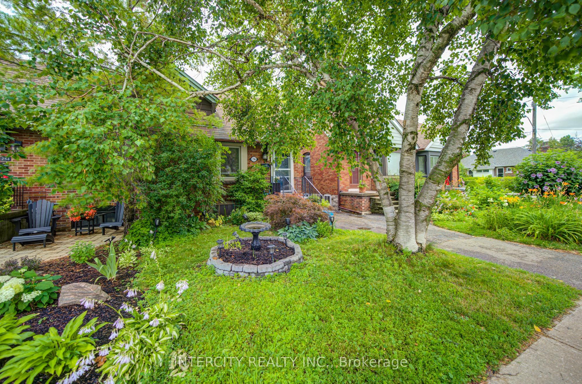 256 Blantyre Avenue Property Photo 2