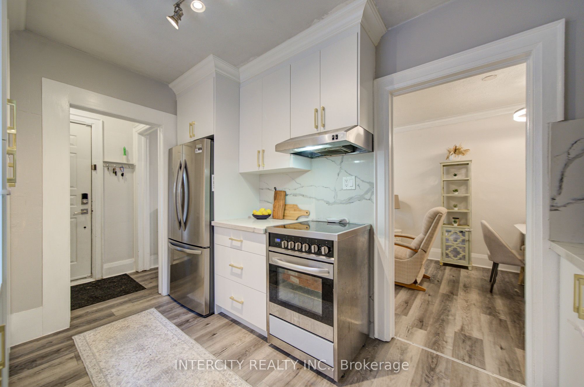 256 Blantyre Avenue Property Photo 10