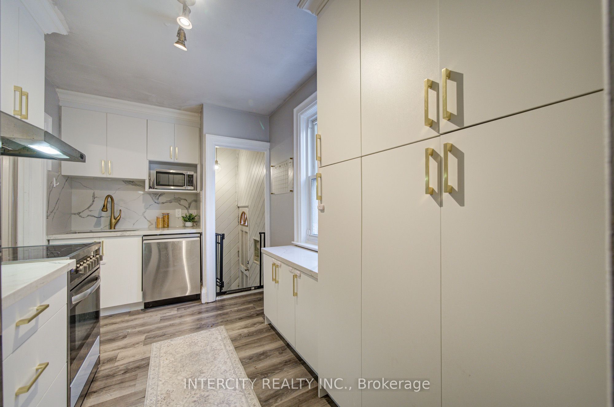 256 Blantyre Avenue Property Photo 12