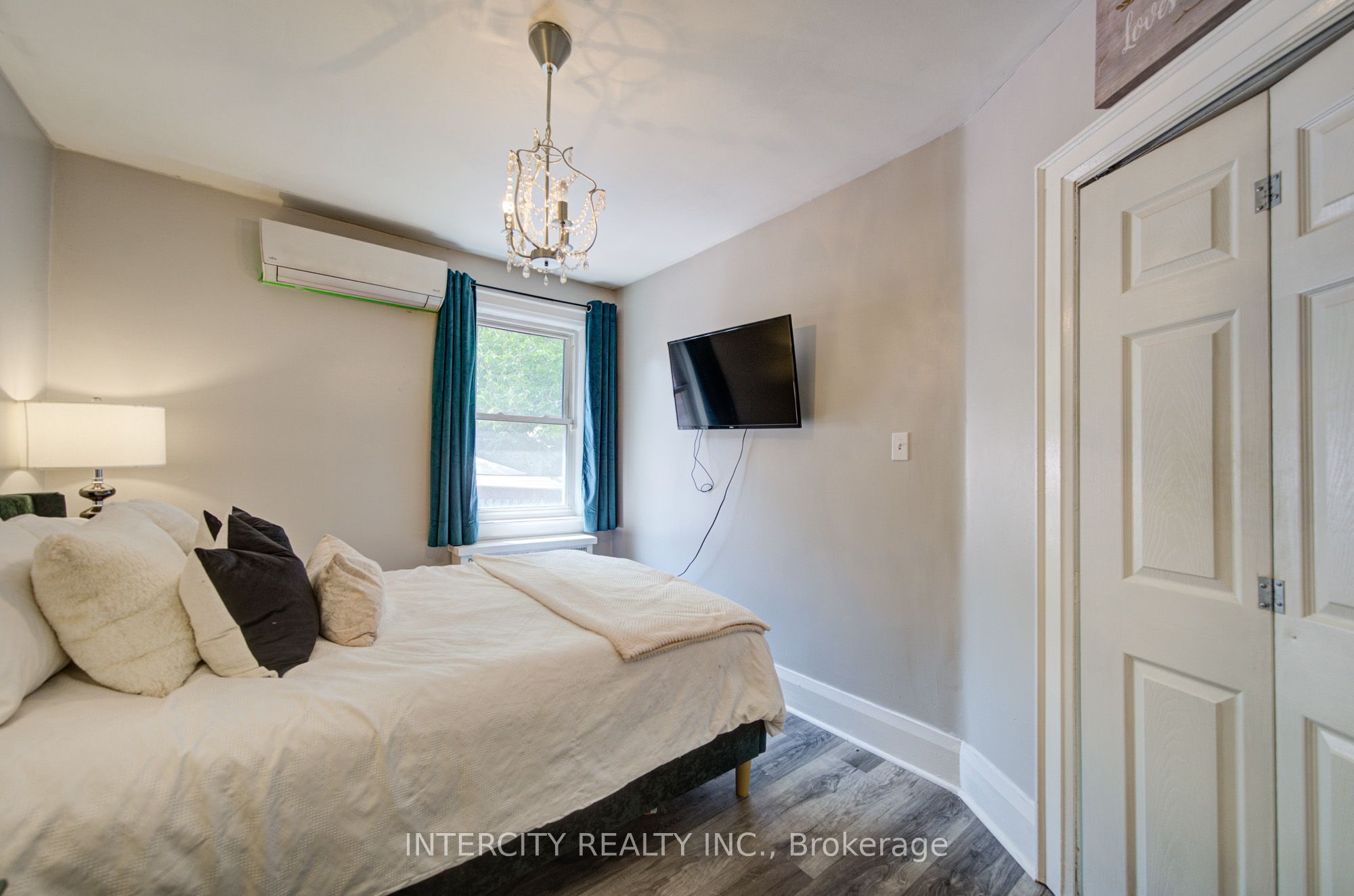 256 Blantyre Avenue Property Photo 14