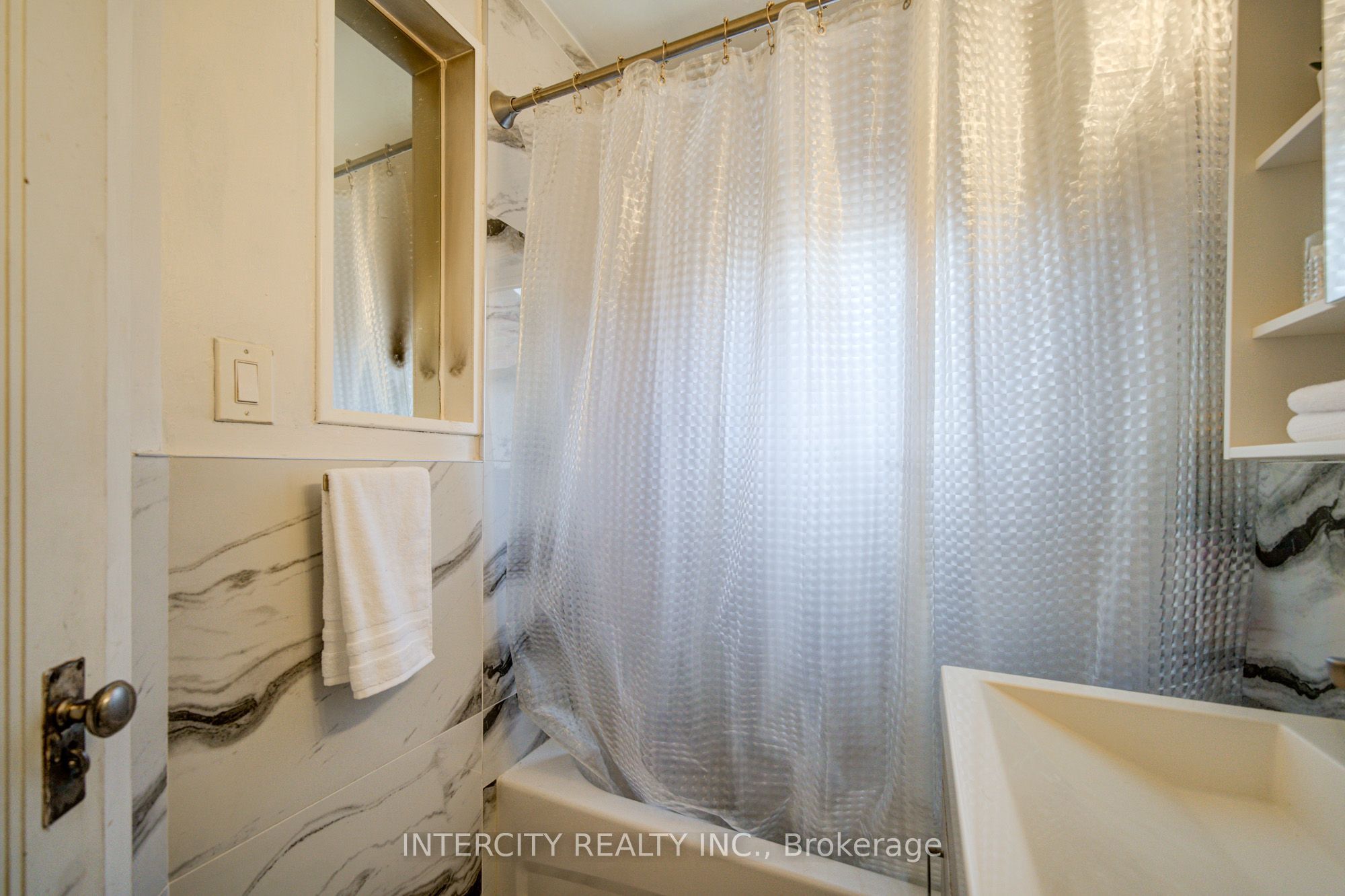 256 Blantyre Avenue Property Photo 18