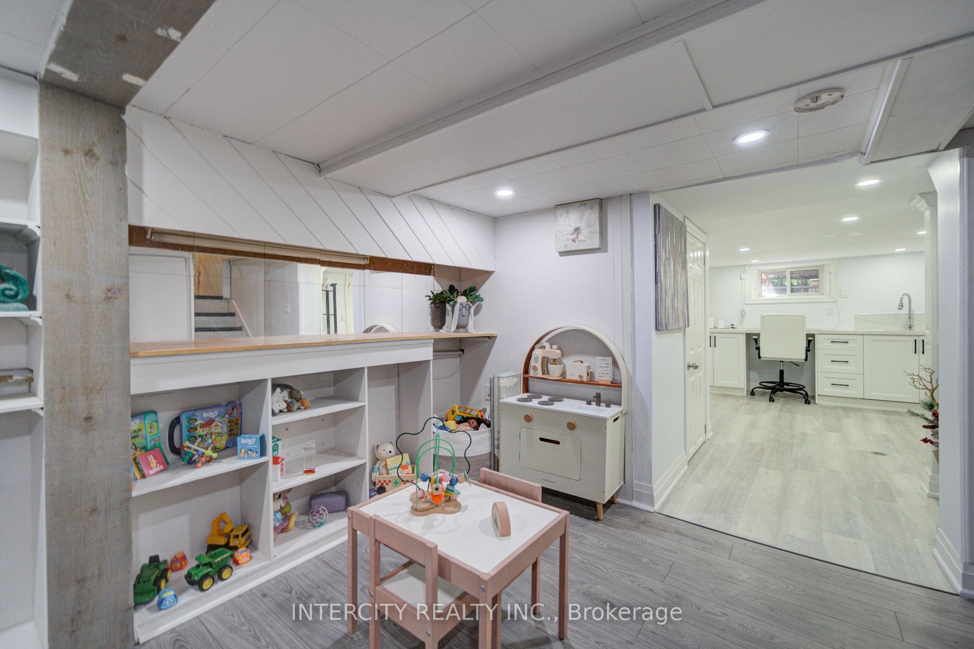 256 Blantyre Avenue Property Photo 26