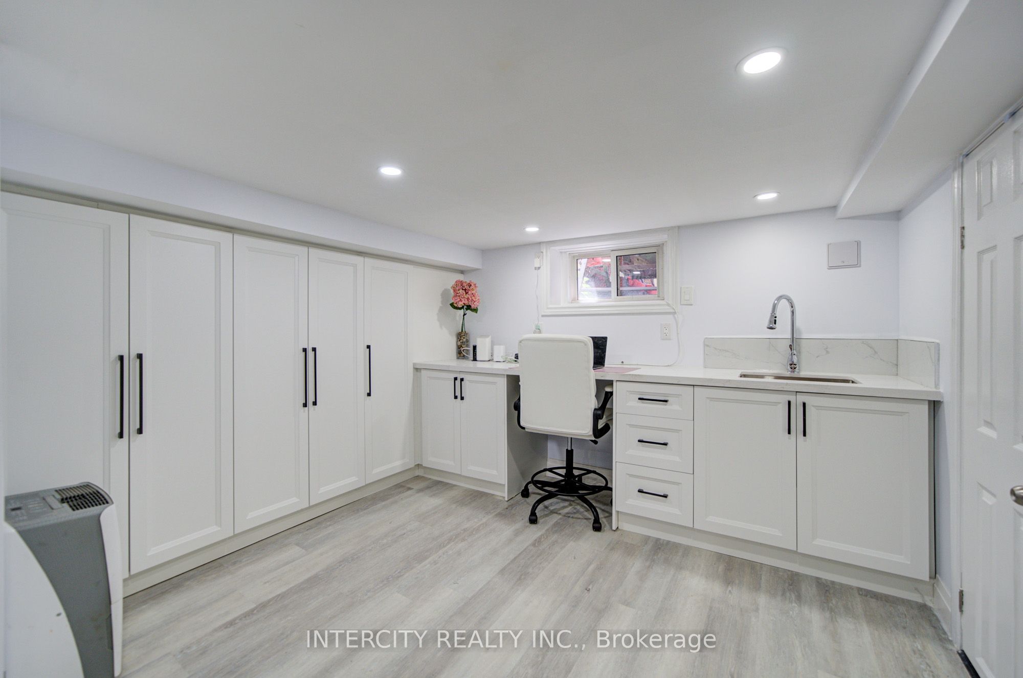 256 Blantyre Avenue Property Photo 27